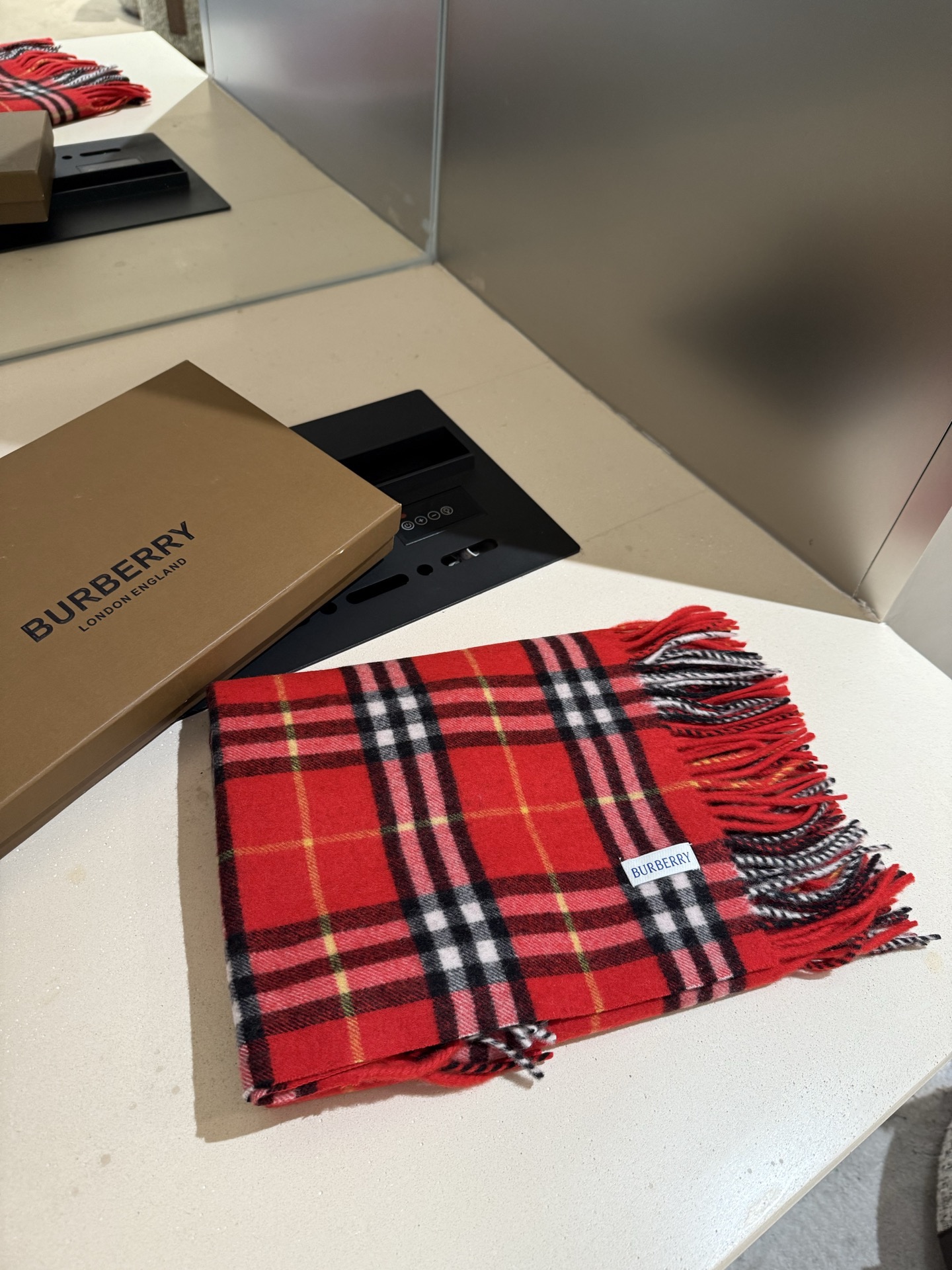 Burberry 羊绒毛 最新款男女通用 重磅推荐 的格子 永不过时 非常保暖柔软亲肤