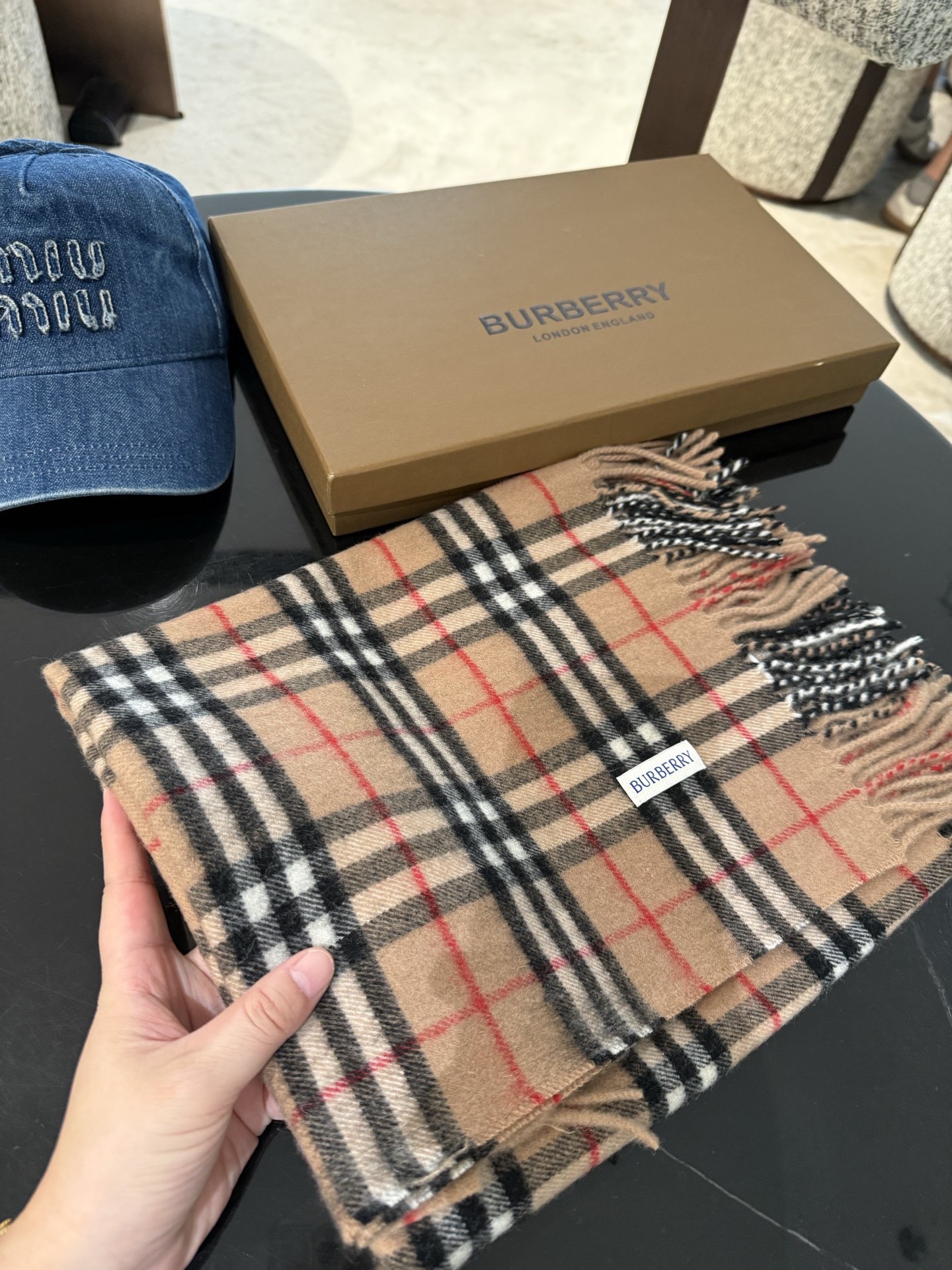 Burberry 羊绒毛 最新款男女通用 重磅推荐 的格子 永不过时 非常保暖柔软亲肤
