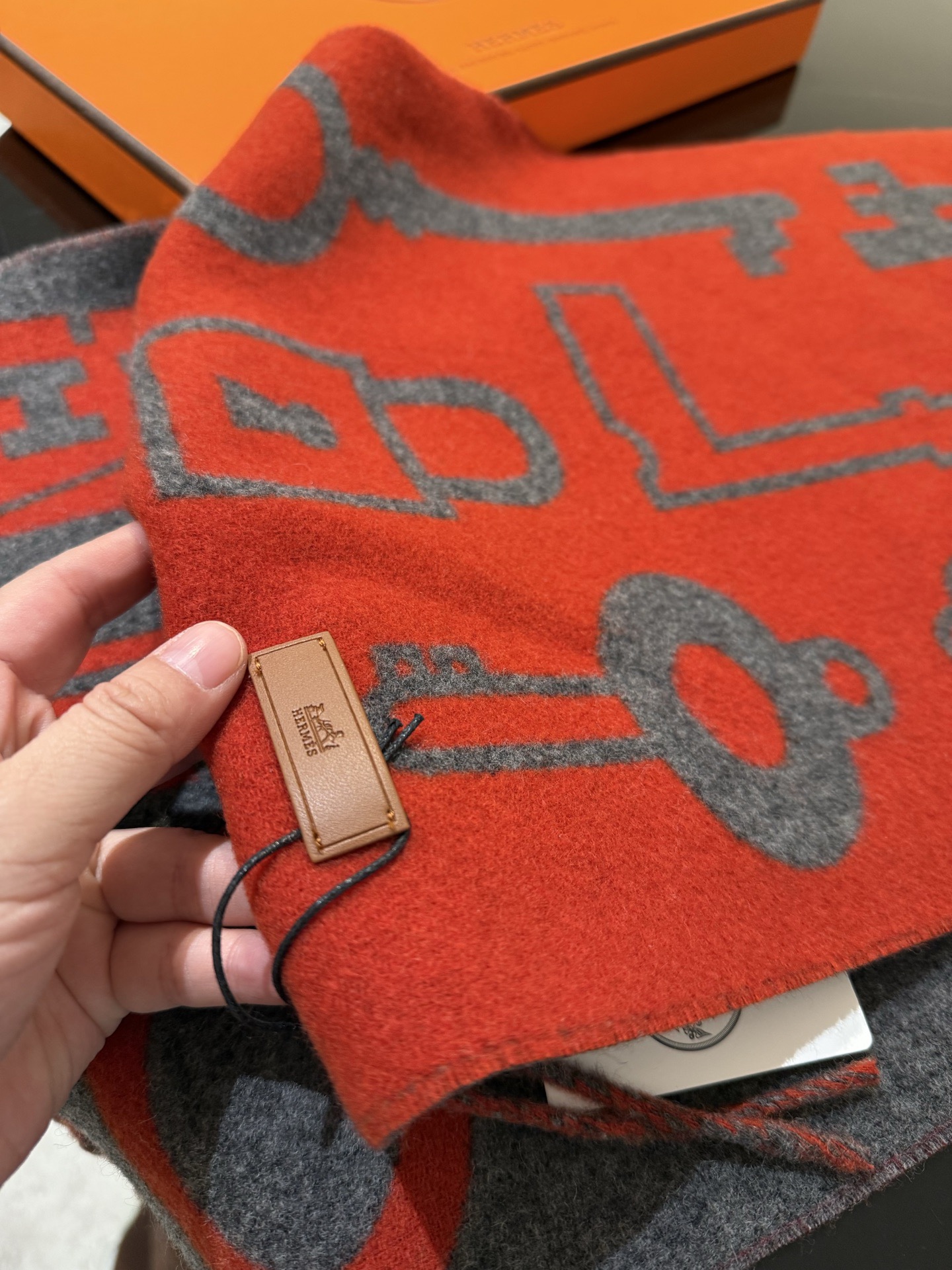 Hermès ~都是出口订单所以比较难遇 东西讲究少而精 的一定要收 这款H家女士围巾