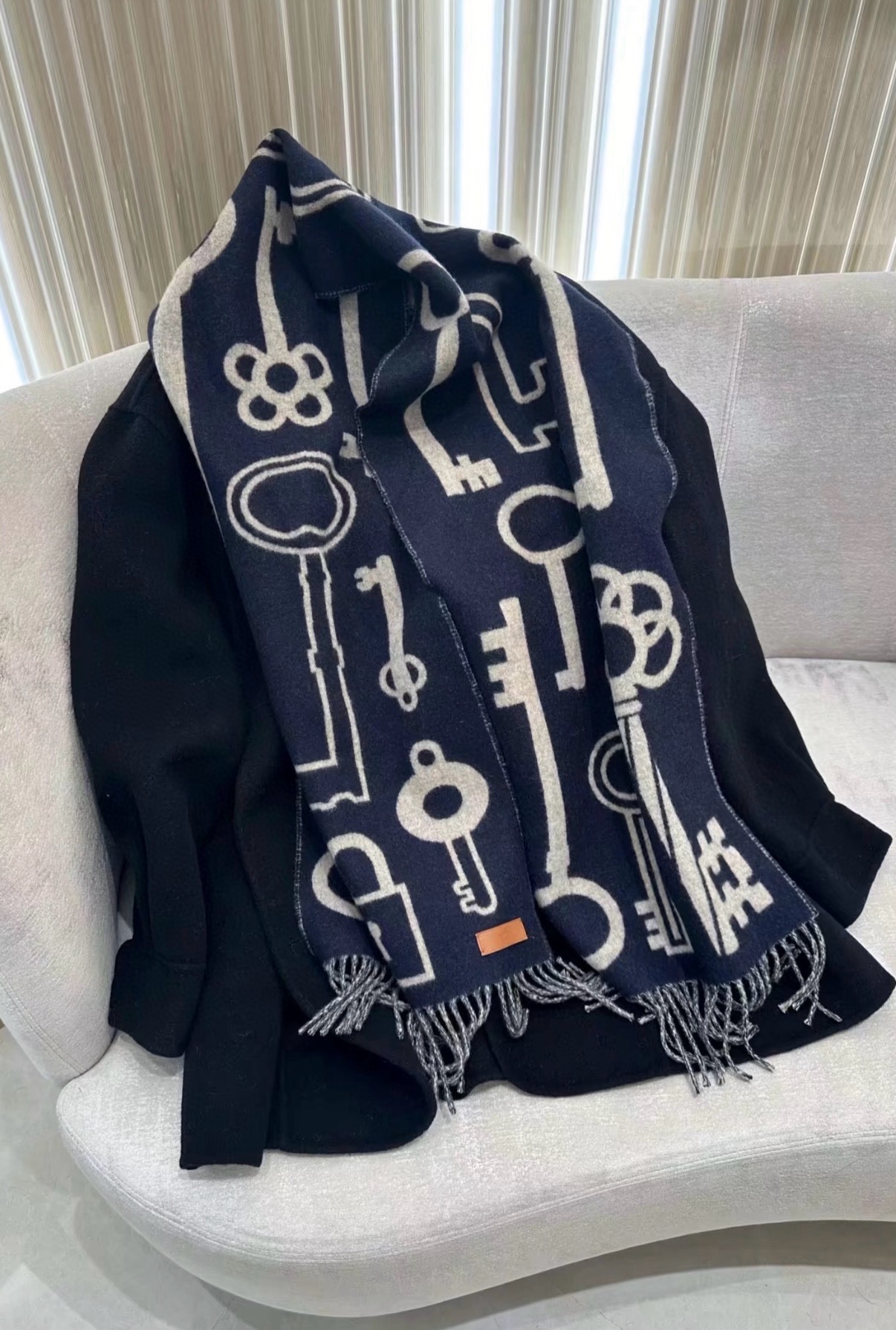 Hermès ~都是出口订单所以比较难遇 东西讲究少而精 的一定要收 这款H家女士围巾