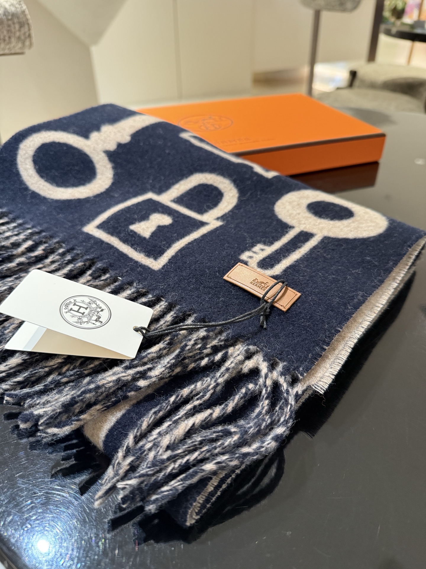 Hermès ~都是出口订单所以比较难遇 东西讲究少而精 的一定要收 这款H家女士围巾