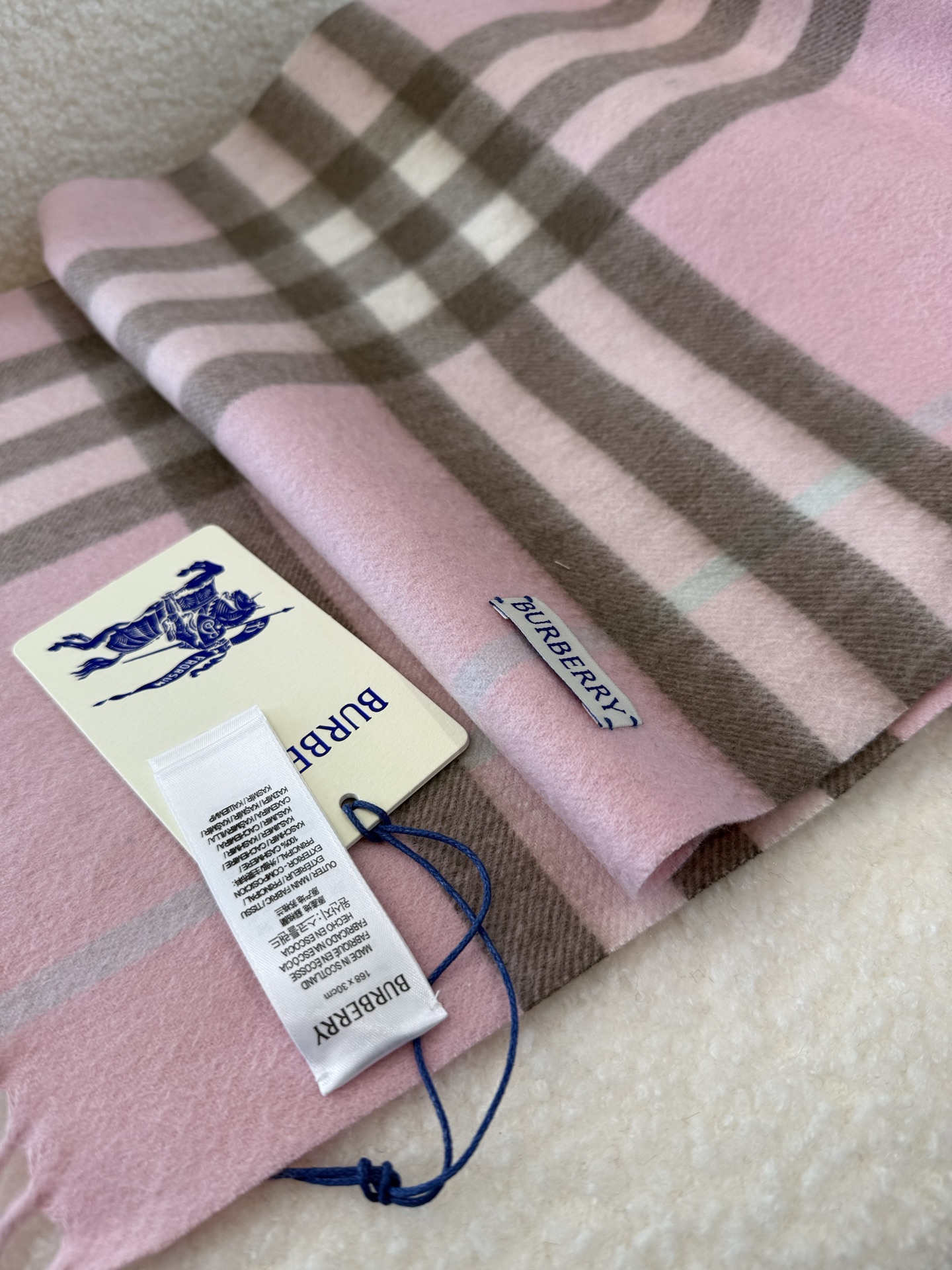 Burberry 对版新标蓝线王牌口碑burberry 羊绒格子围巾‼ 最新品相 目前 都换上了新标 中的