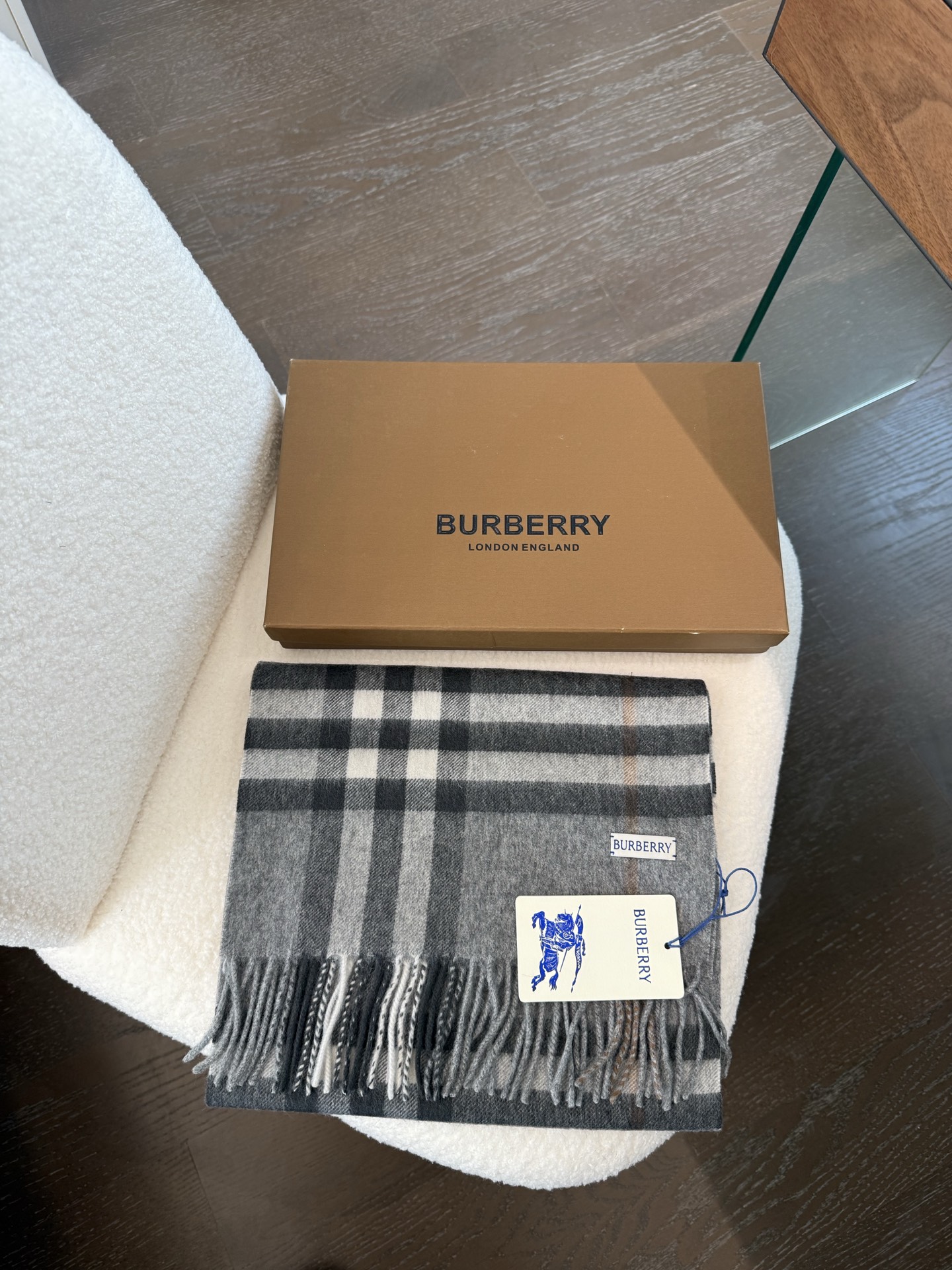 Burberry 对版新标蓝线王牌口碑burberry 羊绒格子围巾‼ 最新品相 目前 都换上了新标 中的