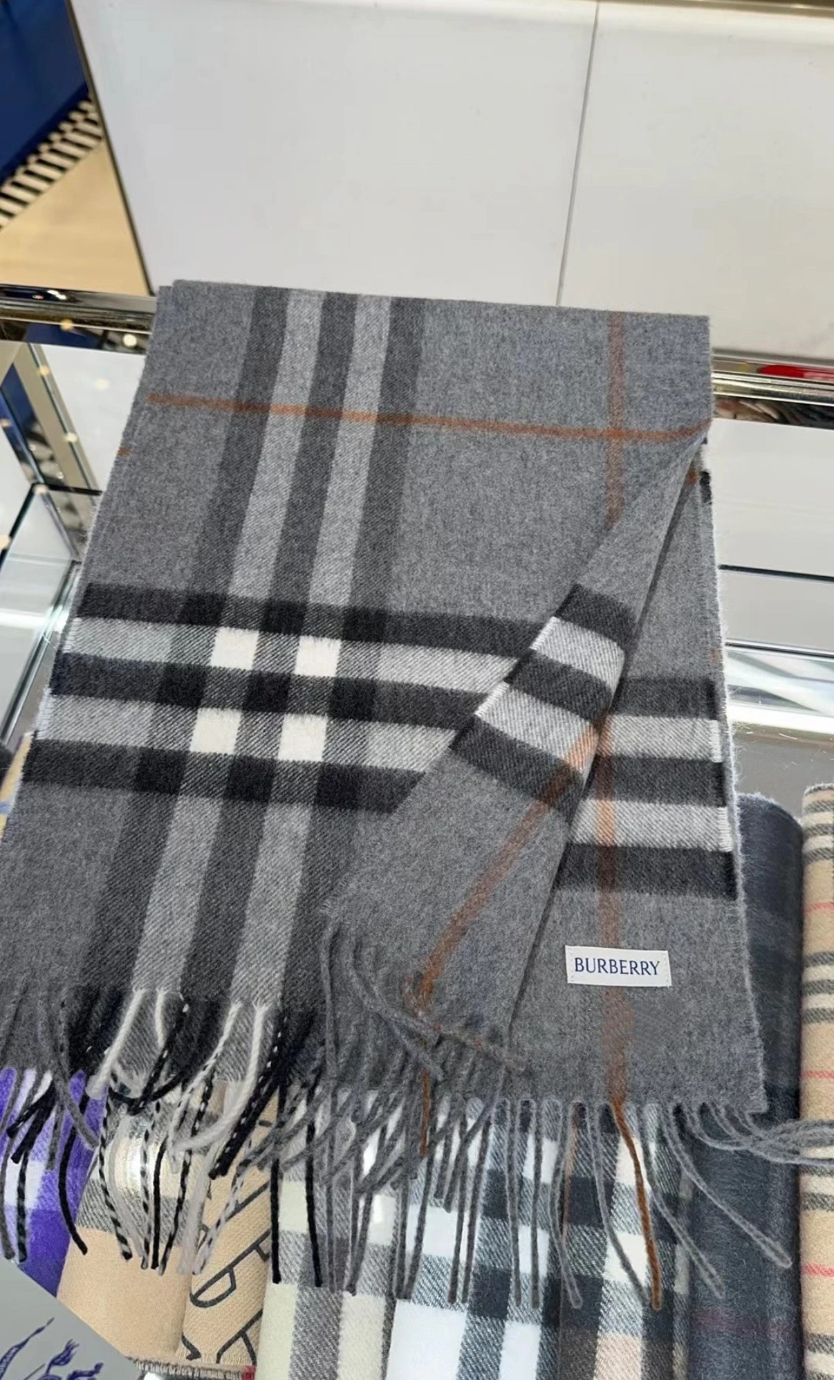 Burberry 对版新标蓝线王牌口碑burberry 羊绒格子围巾‼ 最新品相 目前 都换上了新标 中的