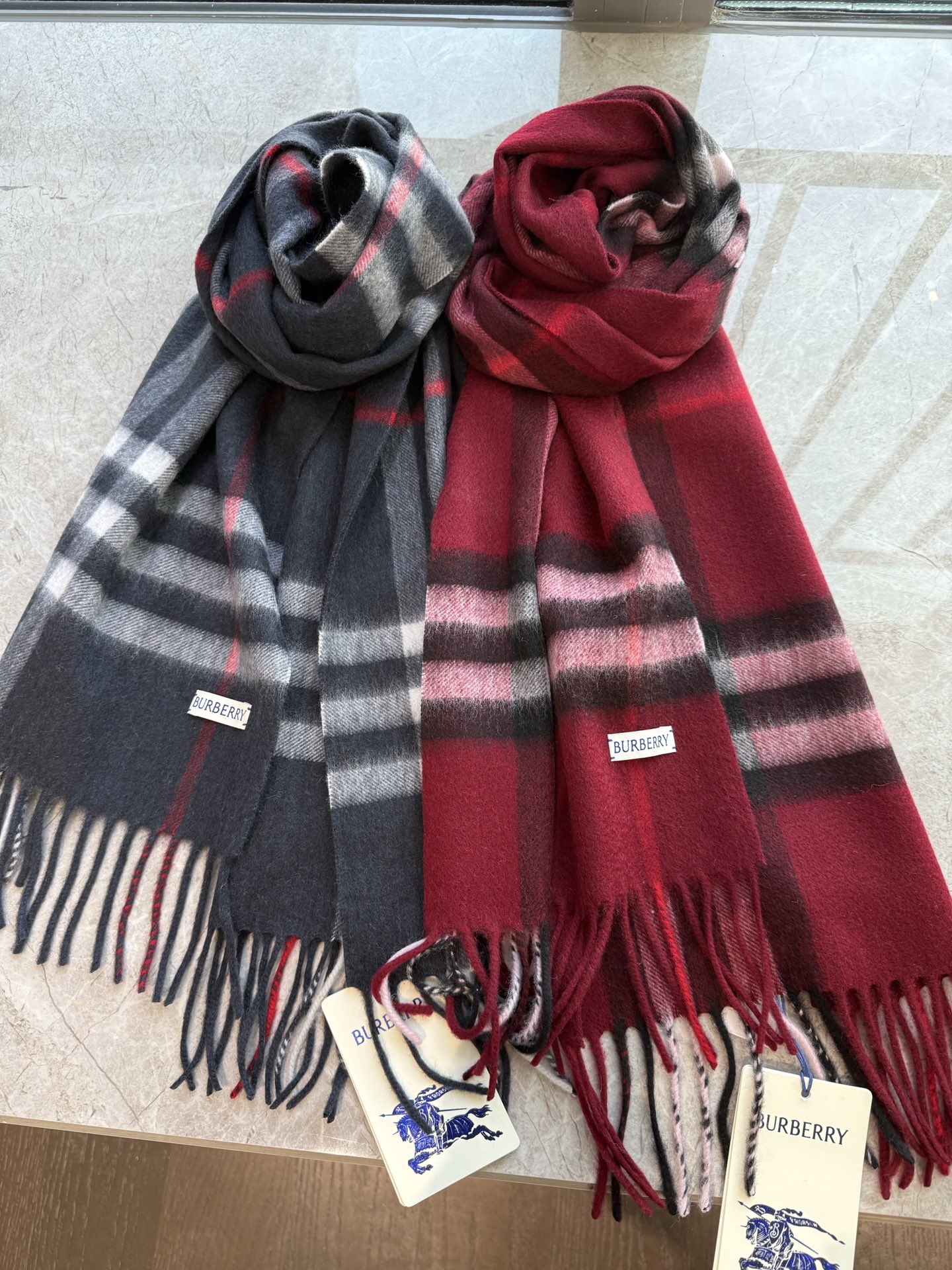 Burberry 对版新标蓝线王牌口碑burberry 羊绒格子围巾‼ 最新品相 目前 都换上了新标 中的