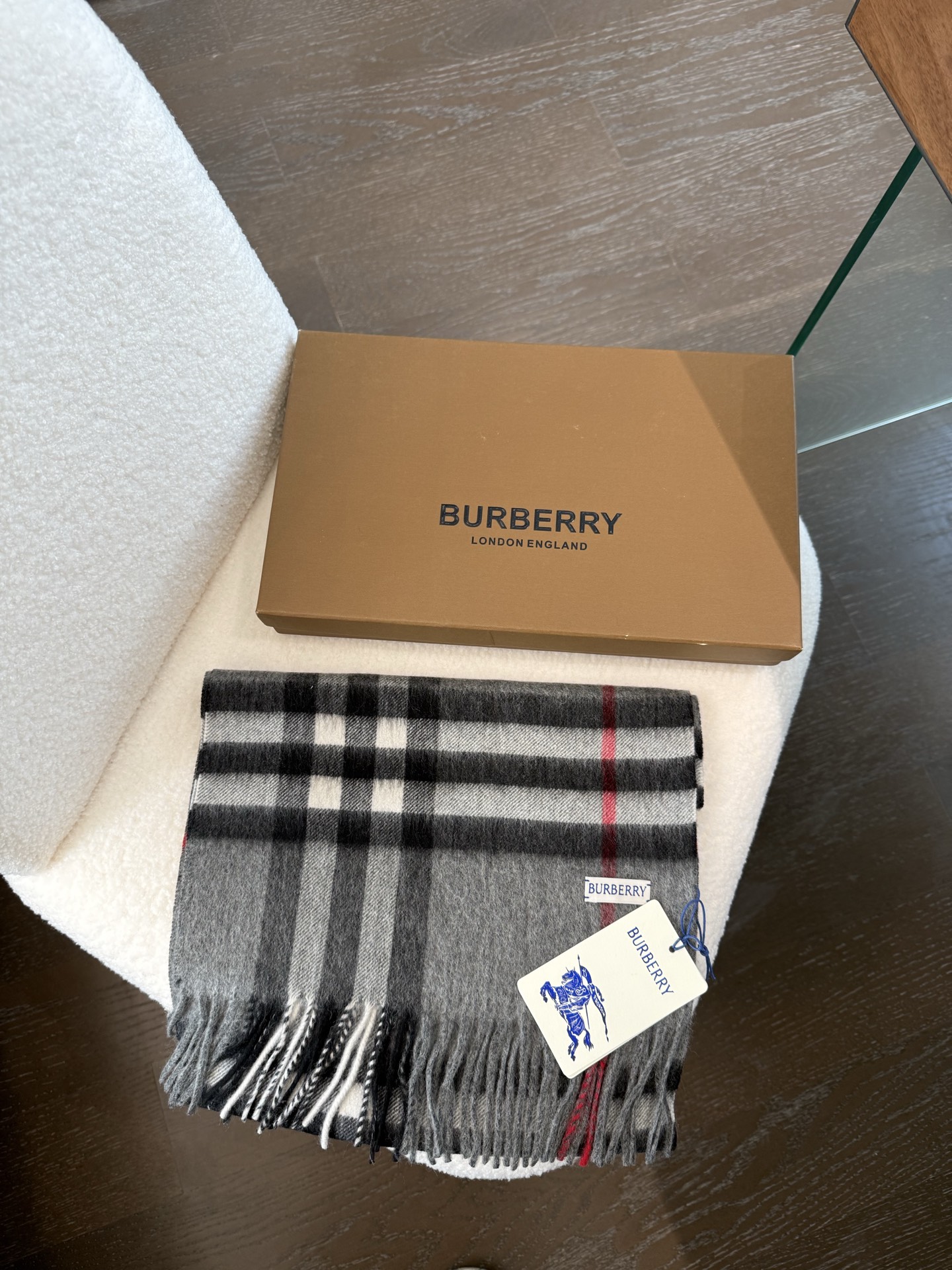 Burberry 对版新标蓝线王牌口碑burberry 羊绒格子围巾‼ 最新品相 目前 都换上了新标 中的