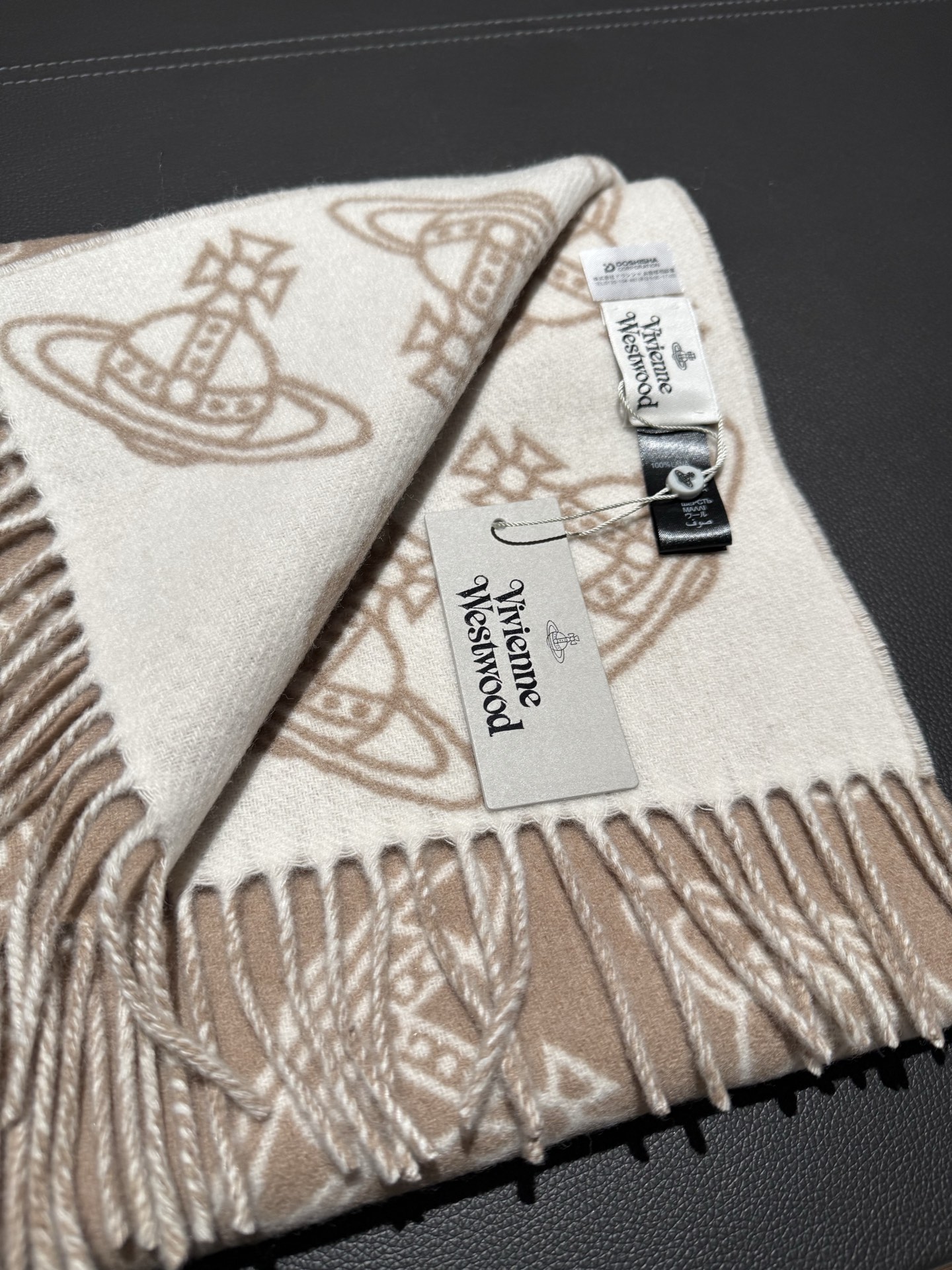 Vivienne Westwood Westwood”最爱的地球 从精神上 Vivenne Westwood才是最能代表英国人的 品牌