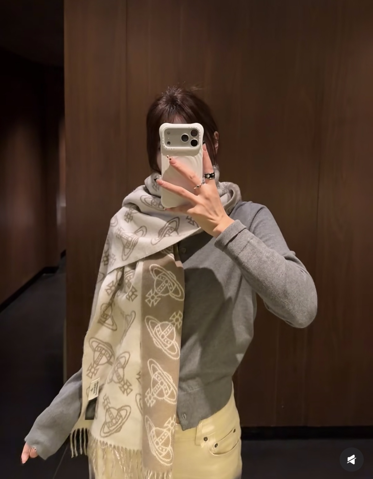 Vivienne Westwood Westwood”最爱的地球 从精神上 Vivenne Westwood才是最能代表英国人的 品牌