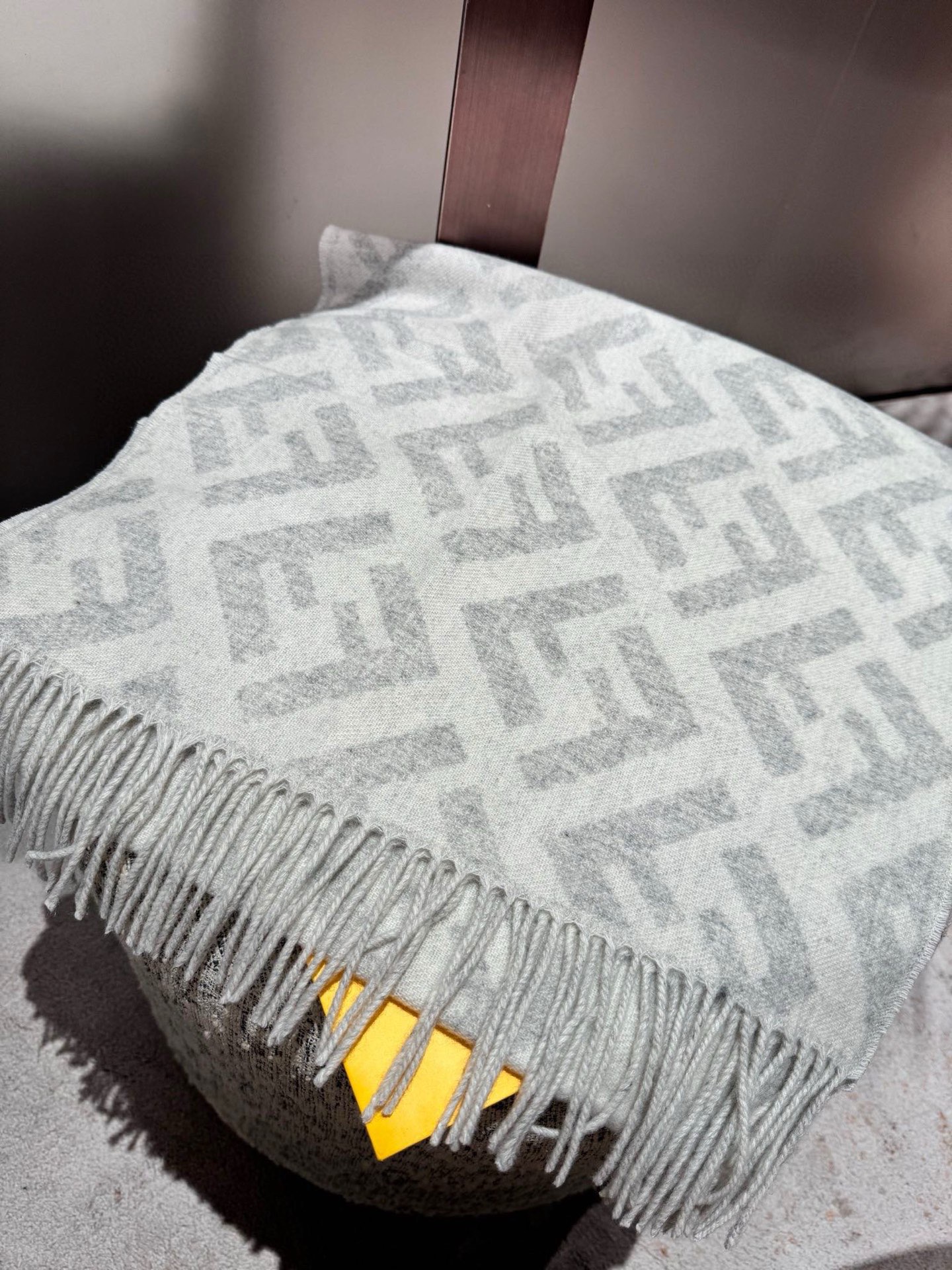 P F家新色，新色气质干净🧣喜欢别错过[爱心]口碑极佳 喜欢的集美赶紧私聊我哦[玫瑰].