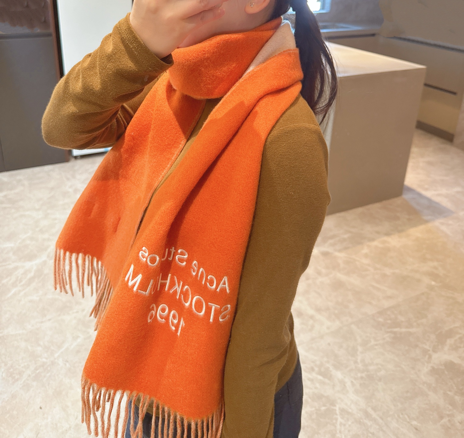 P🆕acne2025最新款 【难得一见的温柔配色，低调又不失优雅❗】重点推荐❗双面配色，一条围巾两种风格