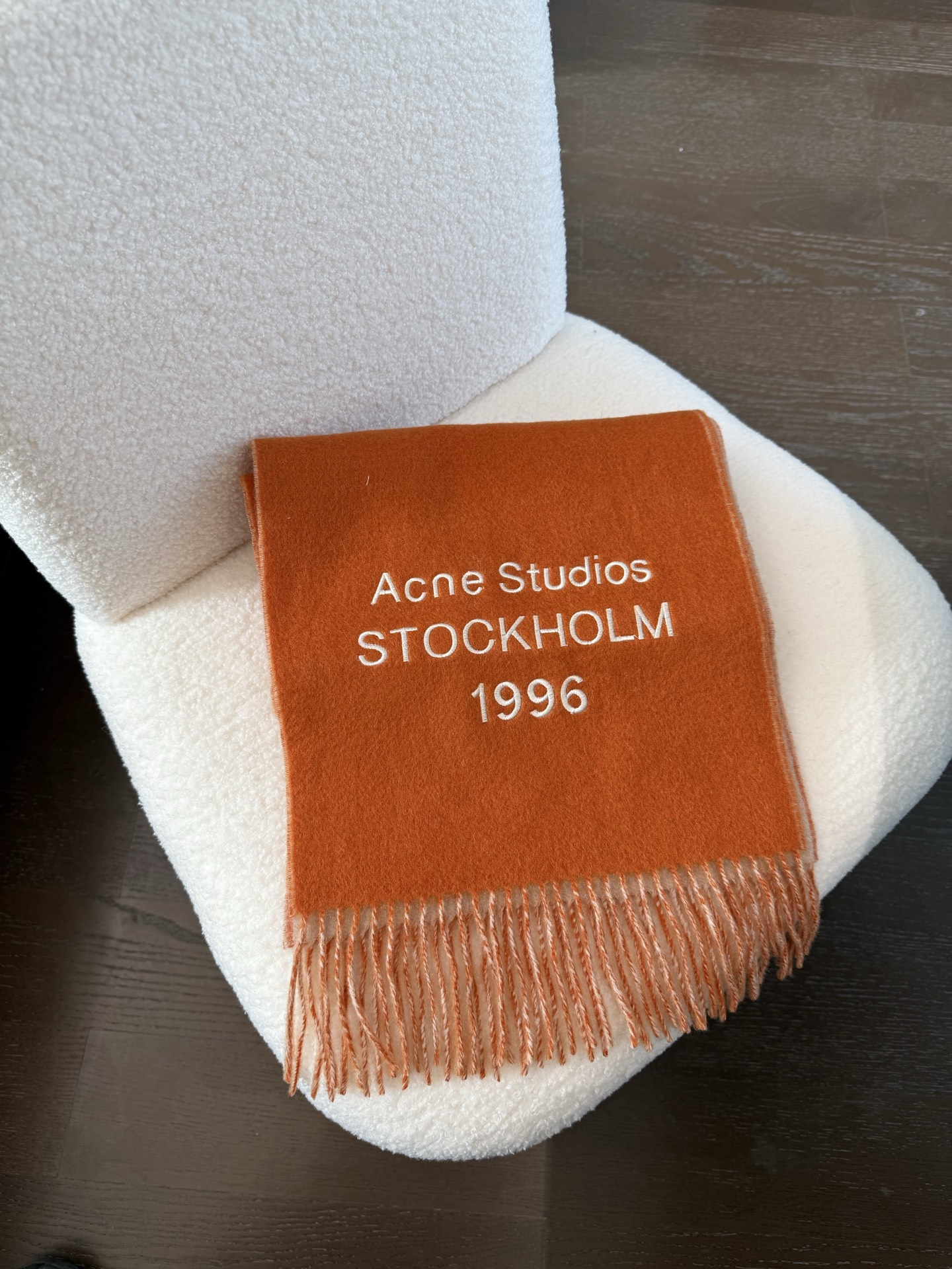 P🆕acne2025最新款 【难得一见的温柔配色，低调又不失优雅❗】重点推荐❗双面配色，一条围巾两种风格