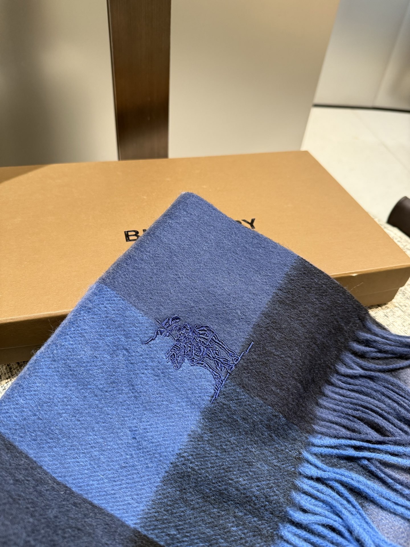 P巴宝莉【男女围巾】怒赞自留，难得的高端男款！家属福利！巴宝莉非常正的男士围巾~面料大爱，非常柔软细腻舒