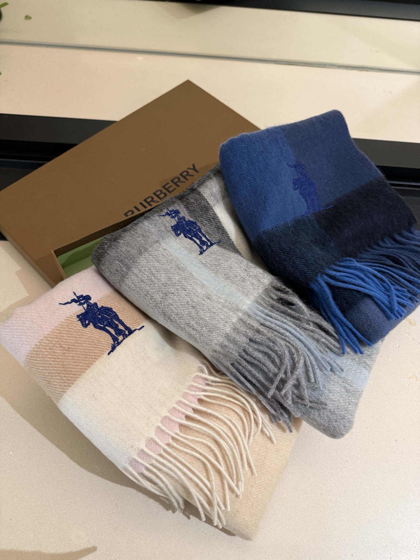 P巴宝莉【男女围巾】怒赞自留，难得的高端男款！家属福利！巴宝莉非常正的男士围巾~面料大爱，非常柔软细腻舒