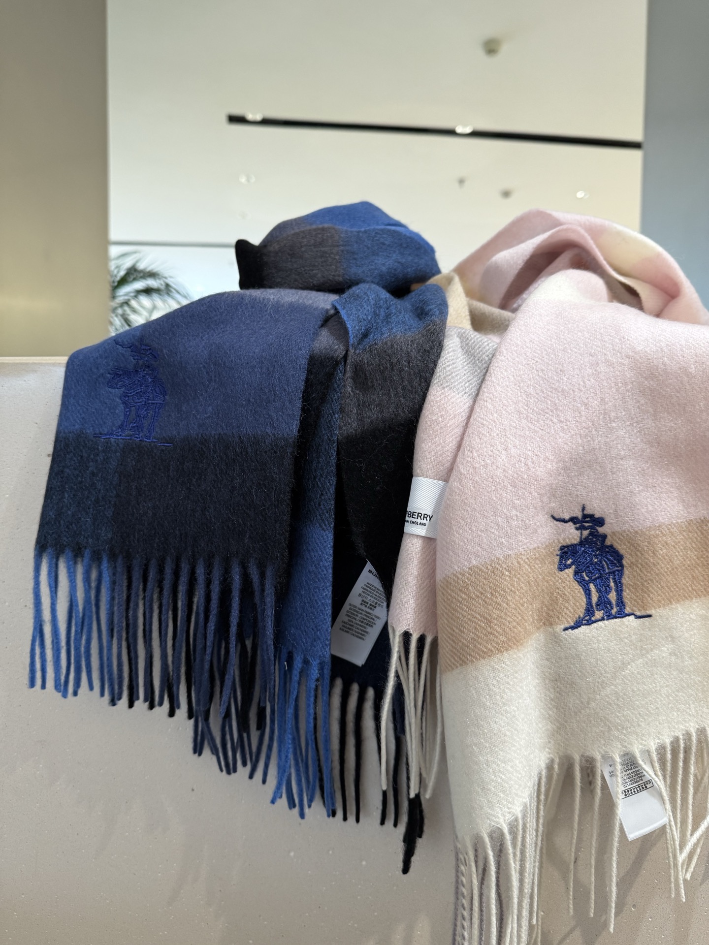 P巴宝莉【男女围巾】怒赞自留，难得的高端男款！家属福利！巴宝莉非常正的男士围巾~面料大爱，非常柔软细腻舒