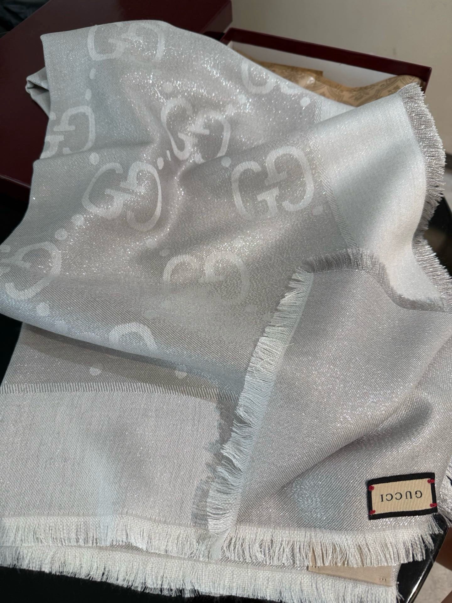 P【GG金线提花披肩140】方巾，璀璨至极，女神必备的，实物真的美得太闪耀了，品质极好‼️款式经典，大方