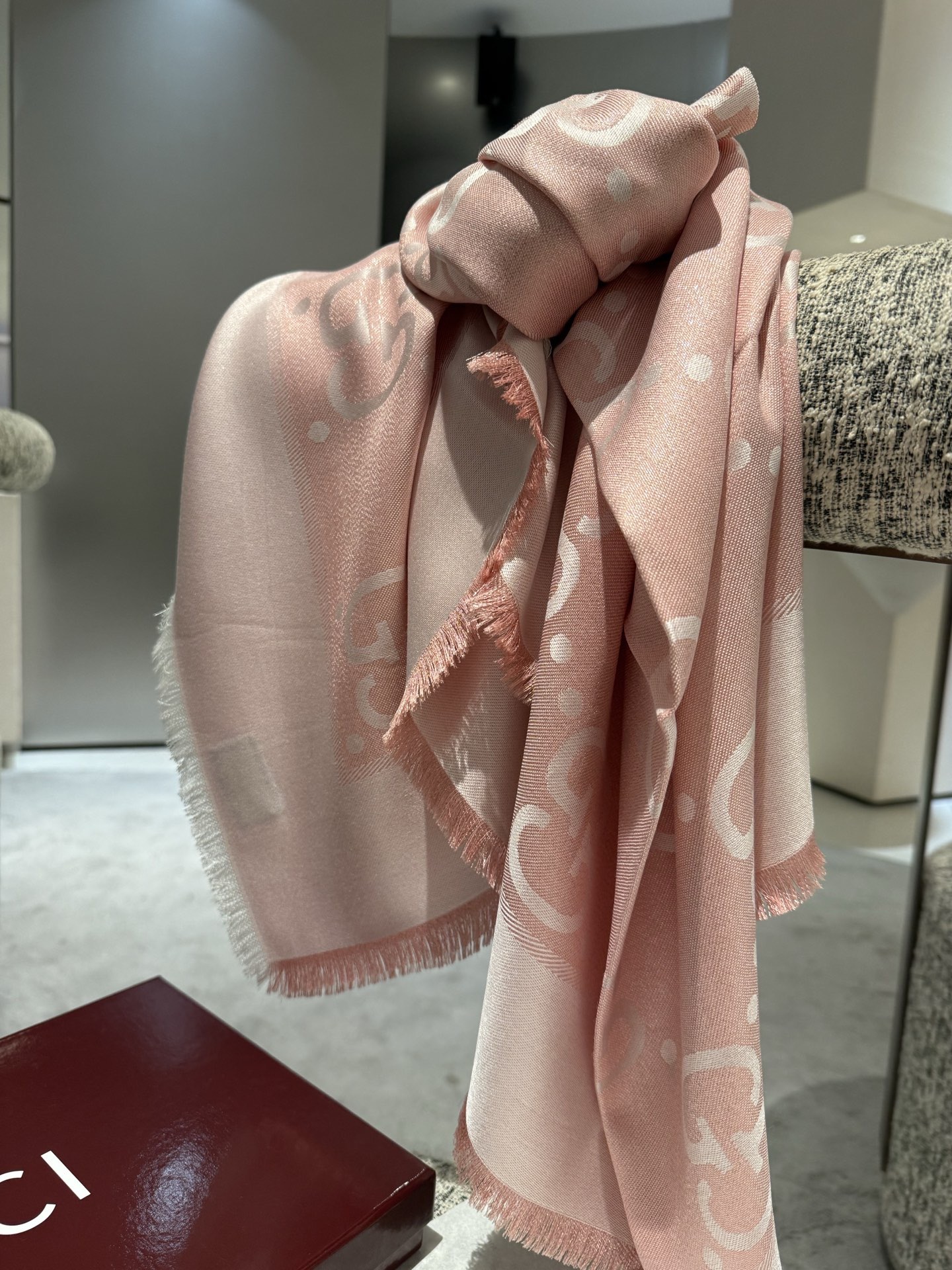 P【GG金线提花披肩140】方巾，璀璨至极，女神必备的，实物真的美得太闪耀了，品质极好‼️款式经典，大方