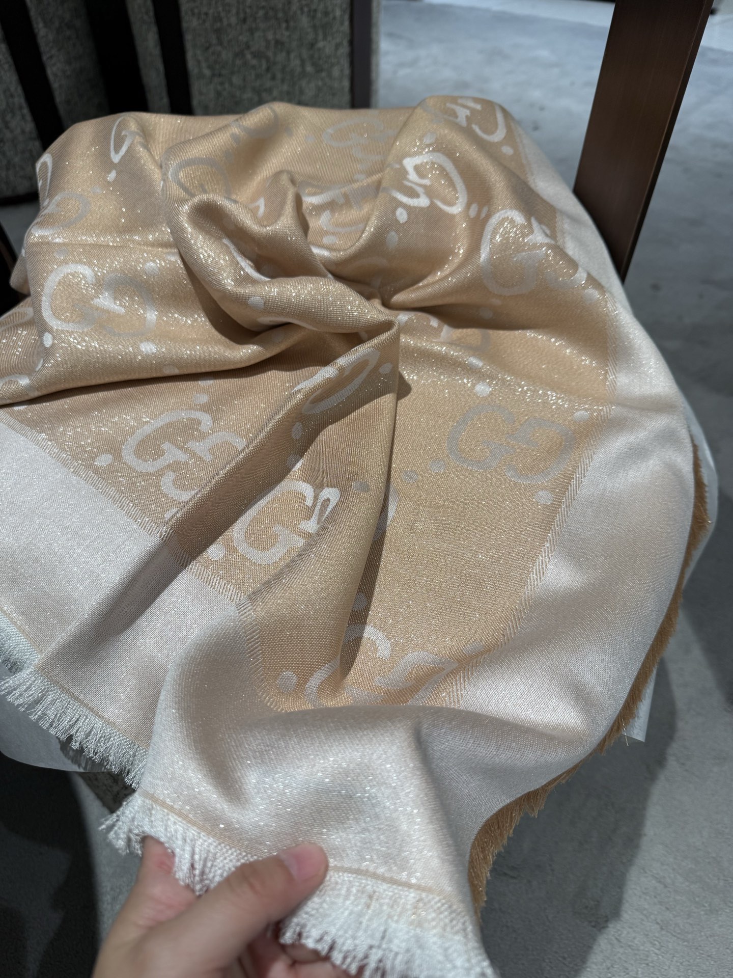 P【GG金线提花披肩140】方巾，璀璨至极，女神必备的，实物真的美得太闪耀了，品质极好‼️款式经典，大方