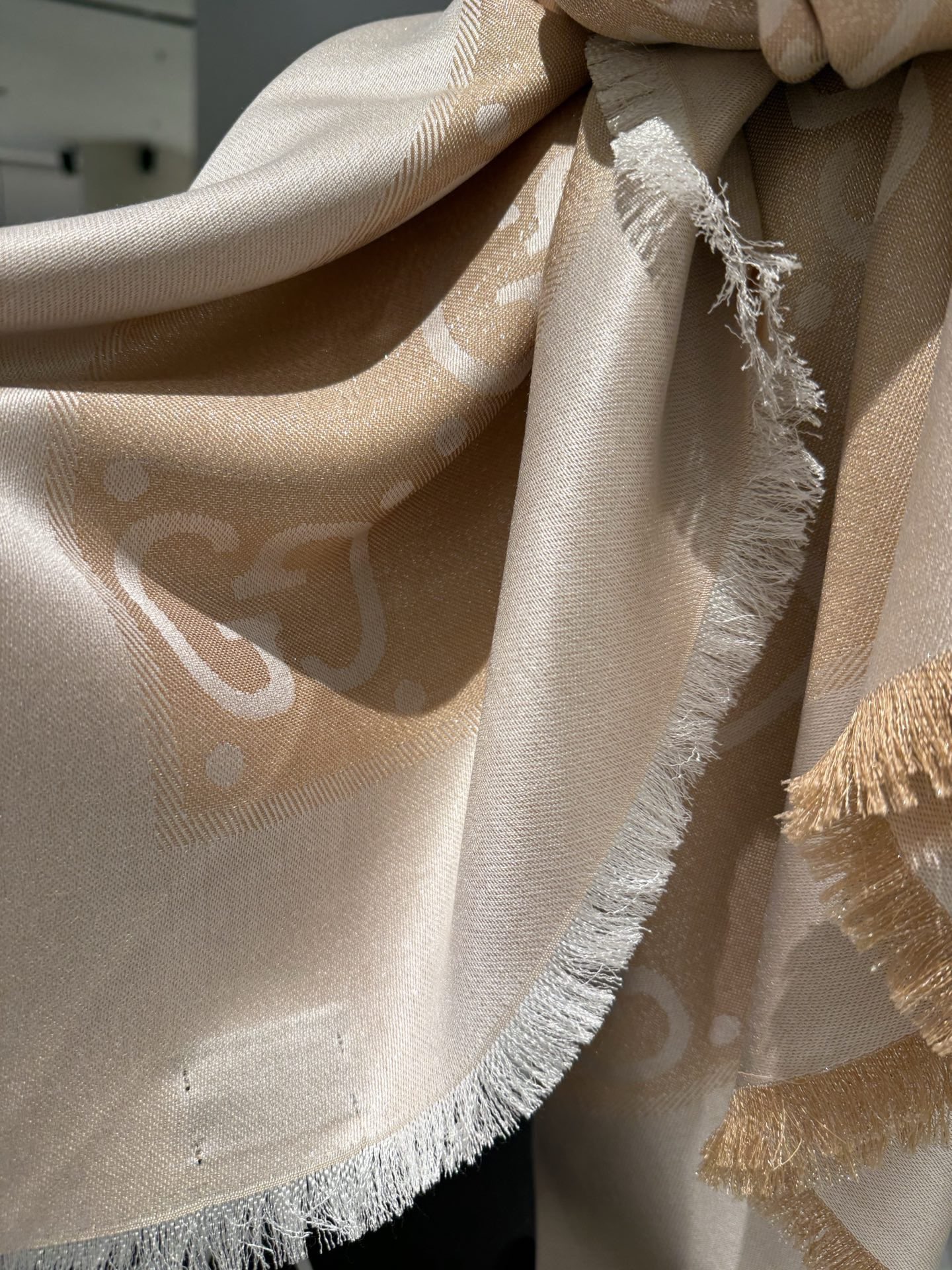 P【GG金线提花披肩140】方巾，璀璨至极，女神必备的，实物真的美得太闪耀了，品质极好‼️款式经典，大方