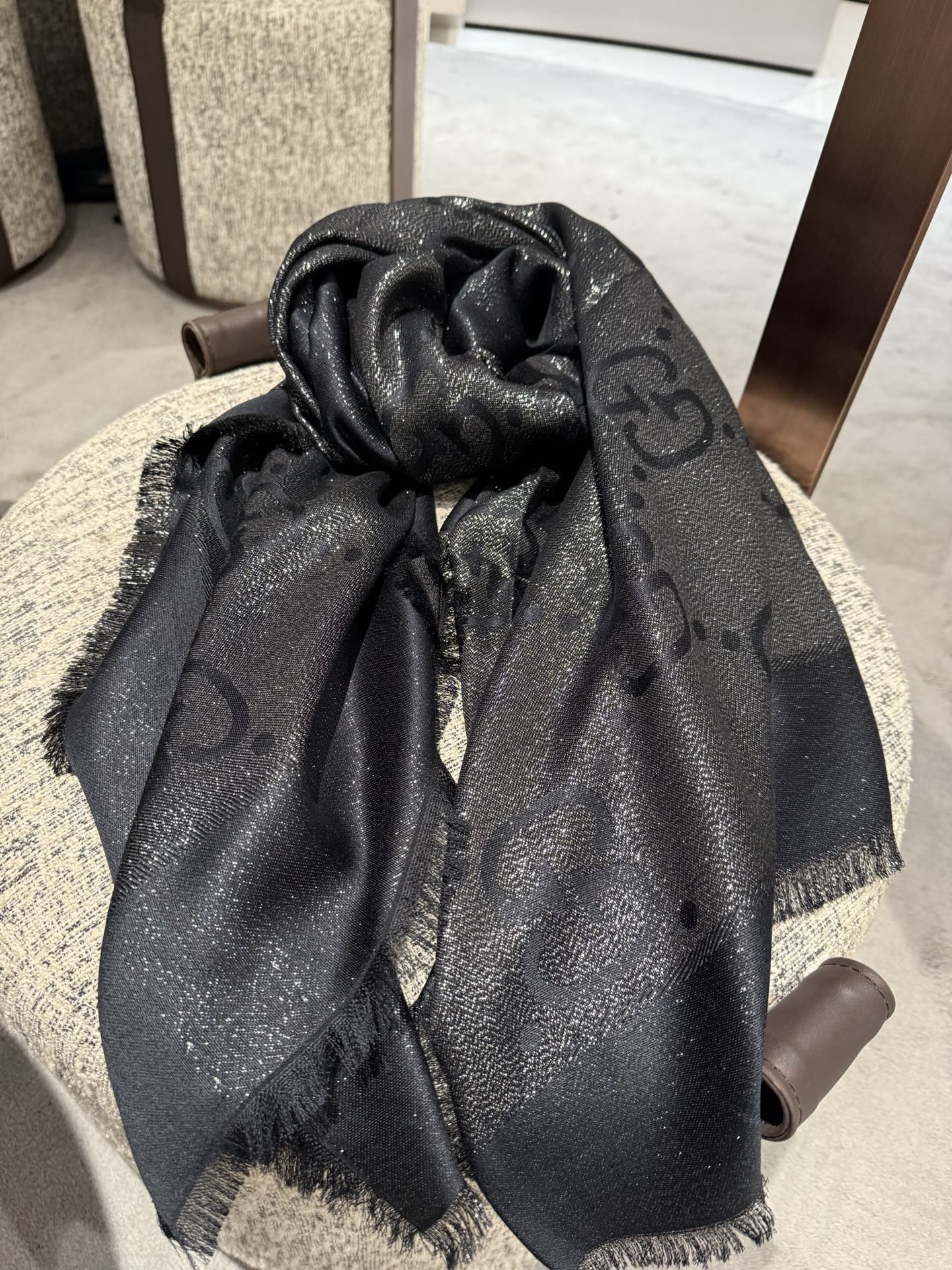 P【GG金线提花披肩140】方巾，璀璨至极，女神必备的，实物真的美得太闪耀了，品质极好‼️款式经典，大方