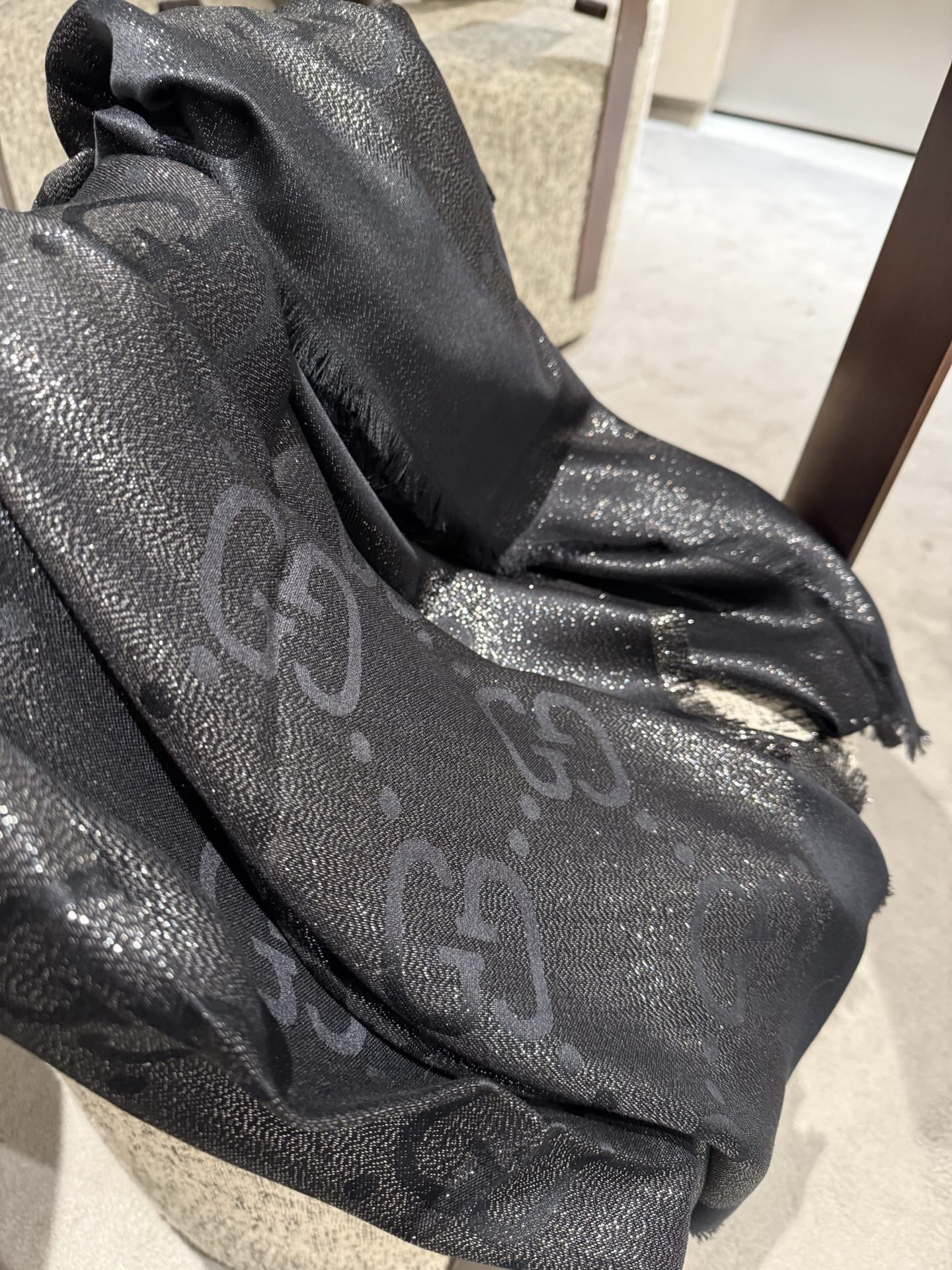 P【GG金线提花披肩140】方巾，璀璨至极，女神必备的，实物真的美得太闪耀了，品质极好‼️款式经典，大方