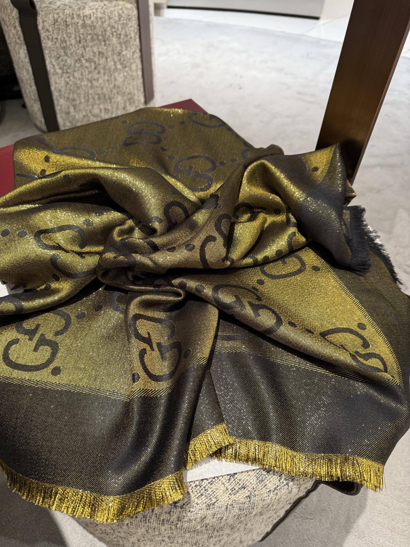 P【GG金线提花披肩140】方巾，璀璨至极，女神必备的，实物真的美得太闪耀了，品质极好‼️款式经典，大方