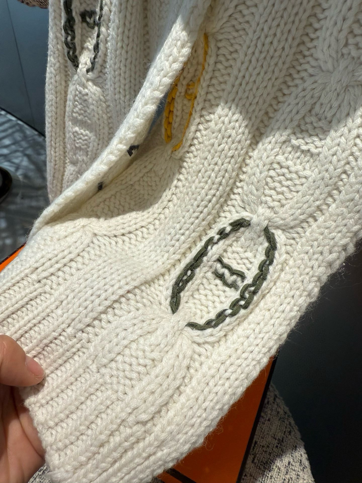 P▪️Hermes麻花💑围巾！低调高级秋冬品味！！】爱马仕新款特殊肌理手工编织纹羊绒围巾！！年轻，时髦，