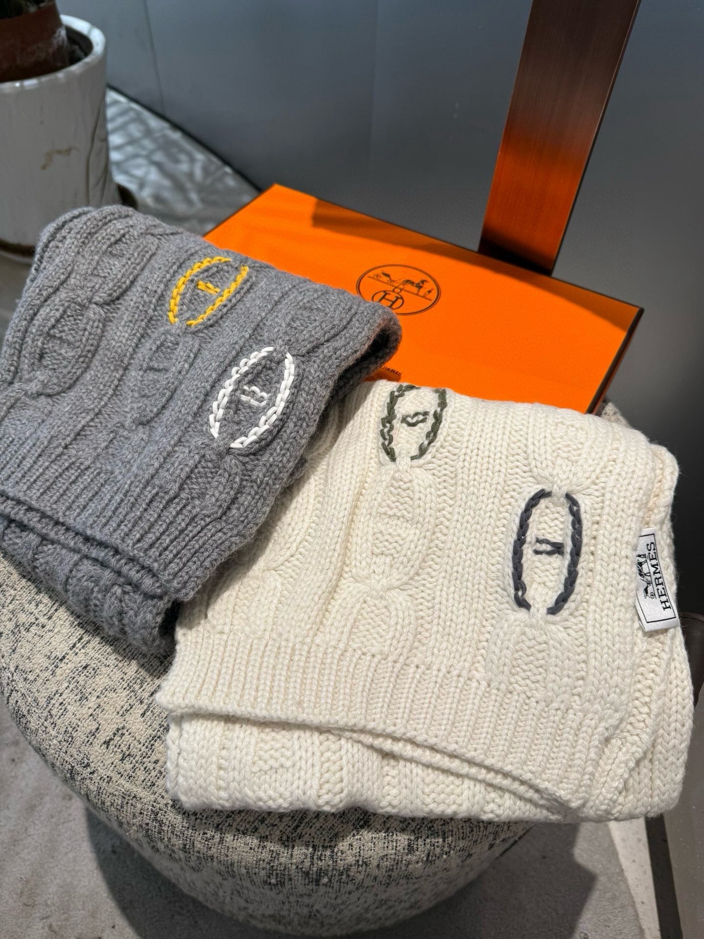 P▪️Hermes麻花💑围巾！低调高级秋冬品味！！】爱马仕新款特殊肌理手工编织纹羊绒围巾！！年轻，时髦，