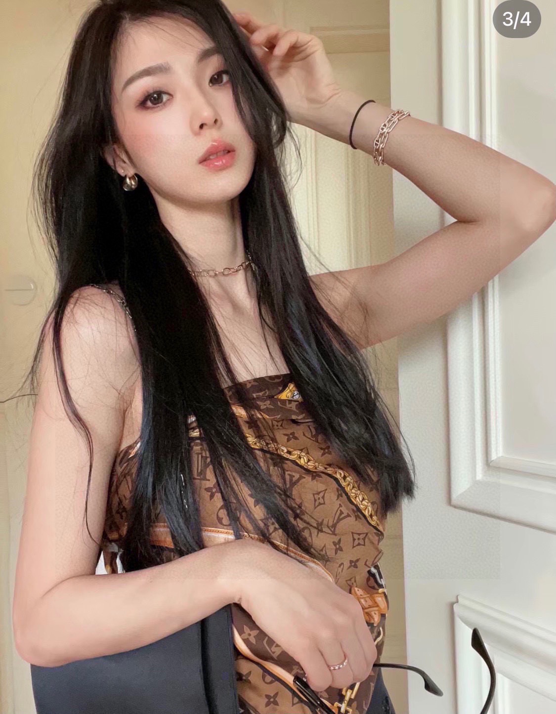 PLv…链条花。Lv2025在售款 90*90🍇🍇16姆米顶级真丝方巾……🍡2色现货……春秋季空调房必备