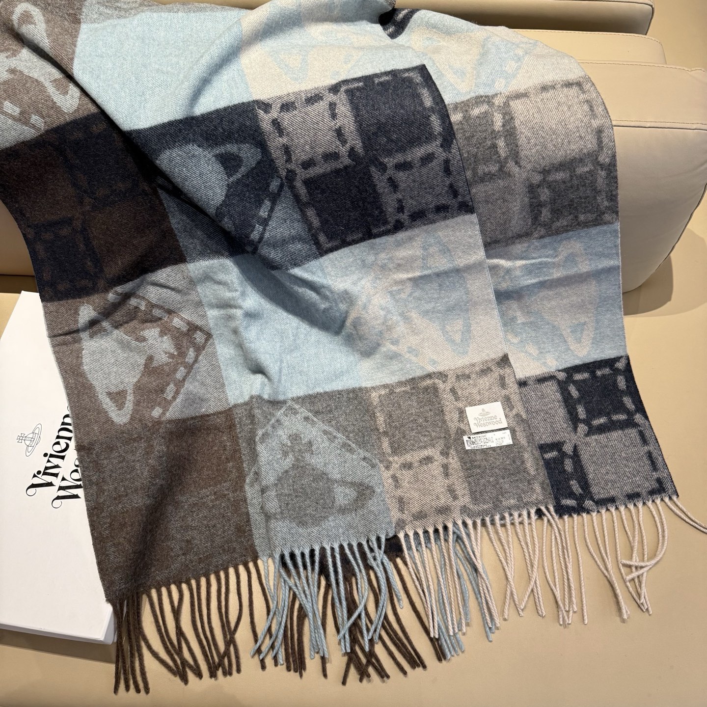 P𝐕𝐢𝐯𝐢𝐞𝐧𝐧𝐞 𝐖𝐞𝐬𝐭𝐰𝐨𝐨𝐝🪐✨经典大土星围巾 vivienne westwood西太后土星 英