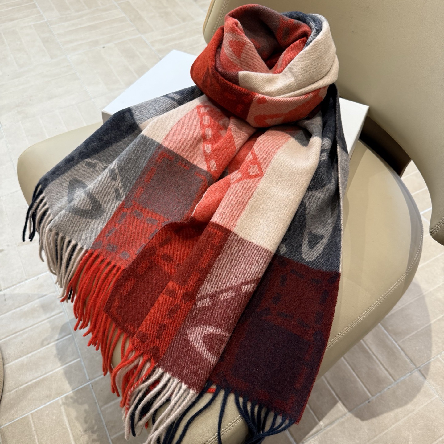 P𝐕𝐢𝐯𝐢𝐞𝐧𝐧𝐞 𝐖𝐞𝐬𝐭𝐰𝐨𝐨𝐝🪐✨经典大土星围巾 vivienne westwood西太后土星 英