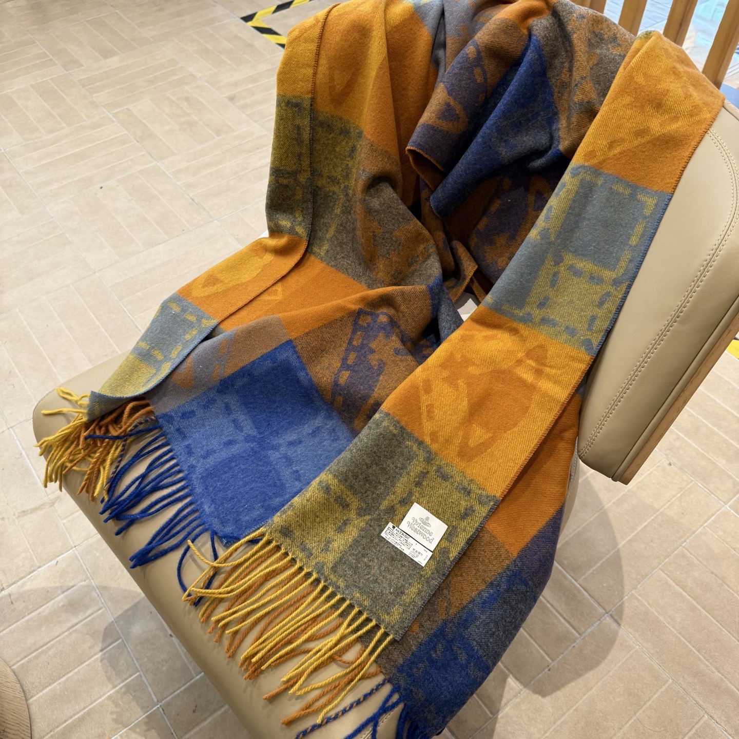 P𝐕𝐢𝐯𝐢𝐞𝐧𝐧𝐞 𝐖𝐞𝐬𝐭𝐰𝐨𝐨𝐝🪐✨经典大土星围巾 vivienne westwood西太后土星 英