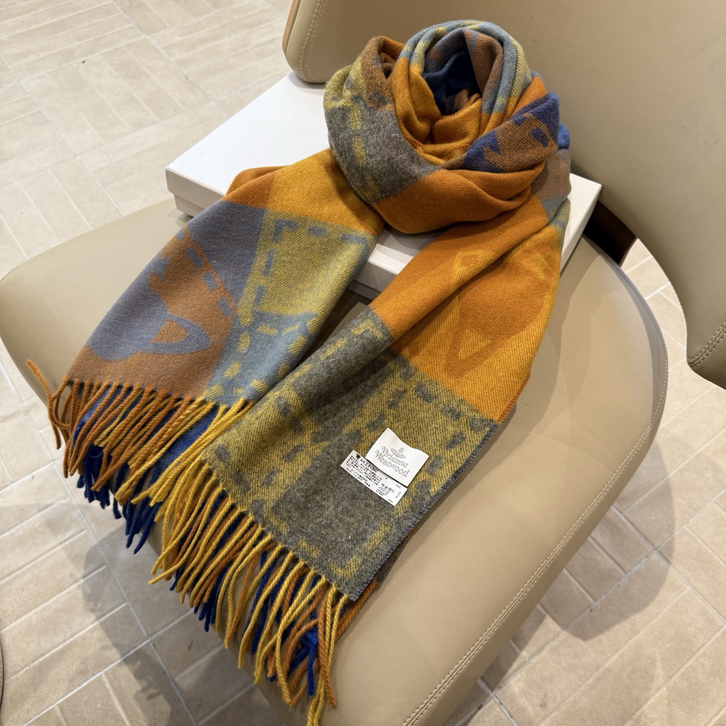 P𝐕𝐢𝐯𝐢𝐞𝐧𝐧𝐞 𝐖𝐞𝐬𝐭𝐰𝐨𝐨𝐝🪐✨经典大土星围巾 vivienne westwood西太后土星 英