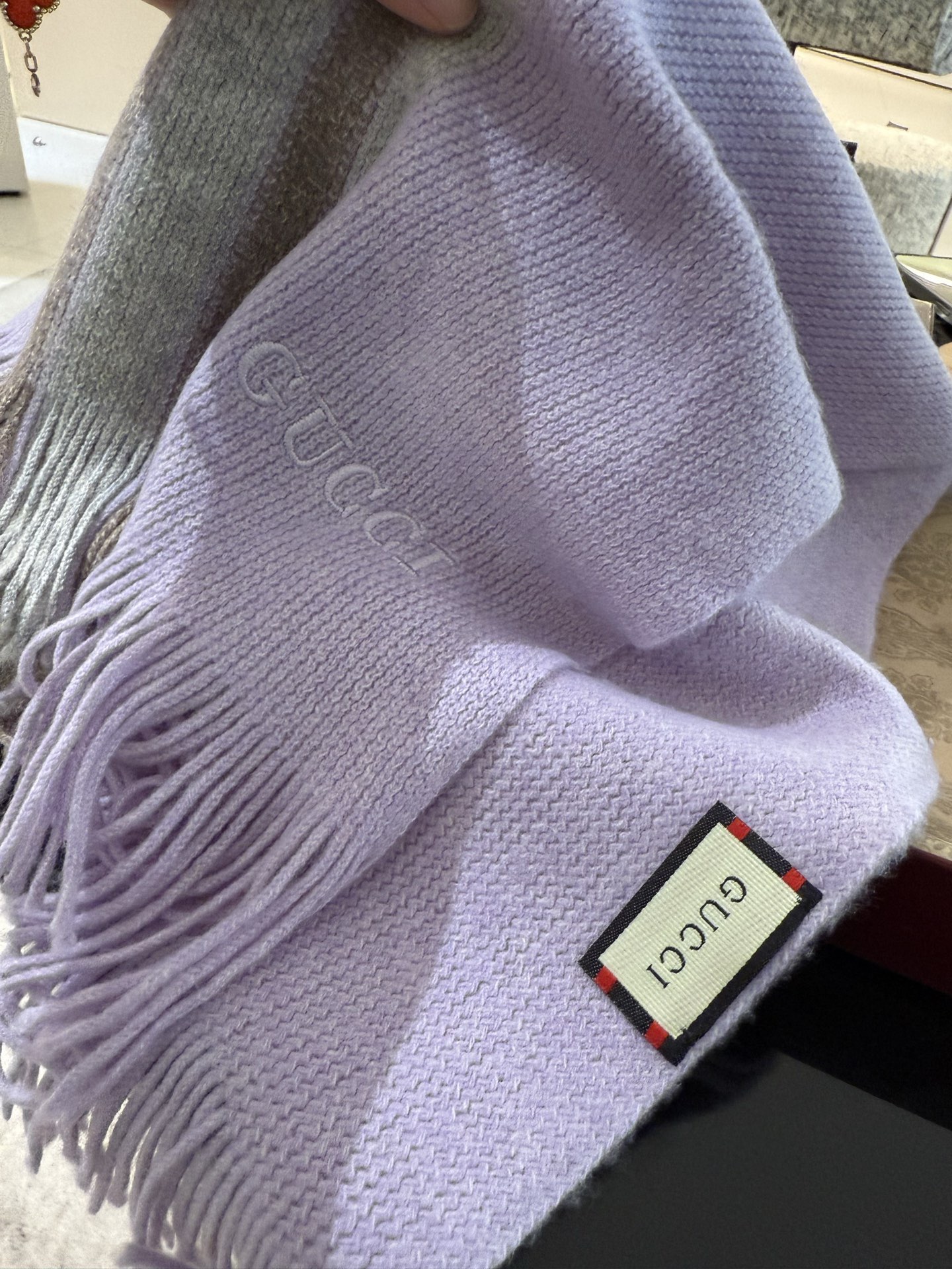 Pgucci 同步专柜，高端羊毛针织围巾！】可正式，可随意，非常Classical的男款设计。这款织法比