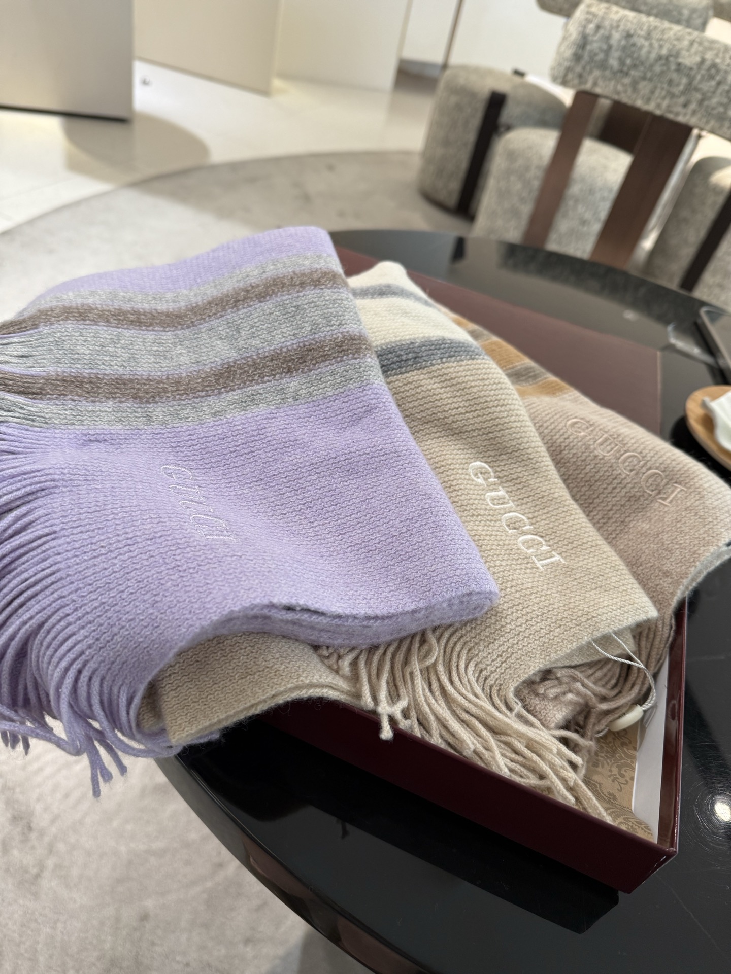 Pgucci 同步专柜，高端羊毛针织围巾！】可正式，可随意，非常Classical的男款设计。这款织法比