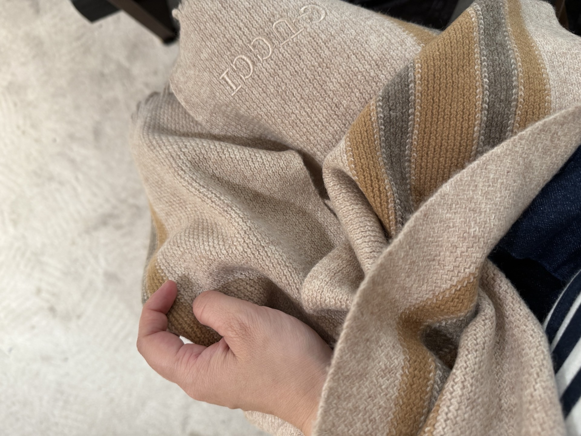 Pgucci 同步专柜，高端羊毛针织围巾！】可正式，可随意，非常Classical的男款设计。这款织法比