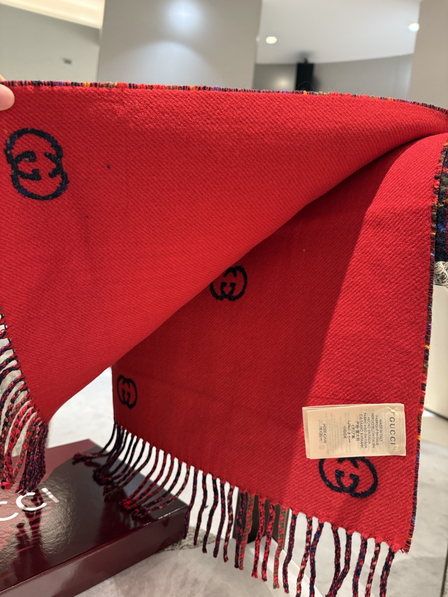 :1定制！代购级别！最新双面两用围巾，GG标识作为Gucci颇具代表性的传统精髓，始终与系列密不可分，以