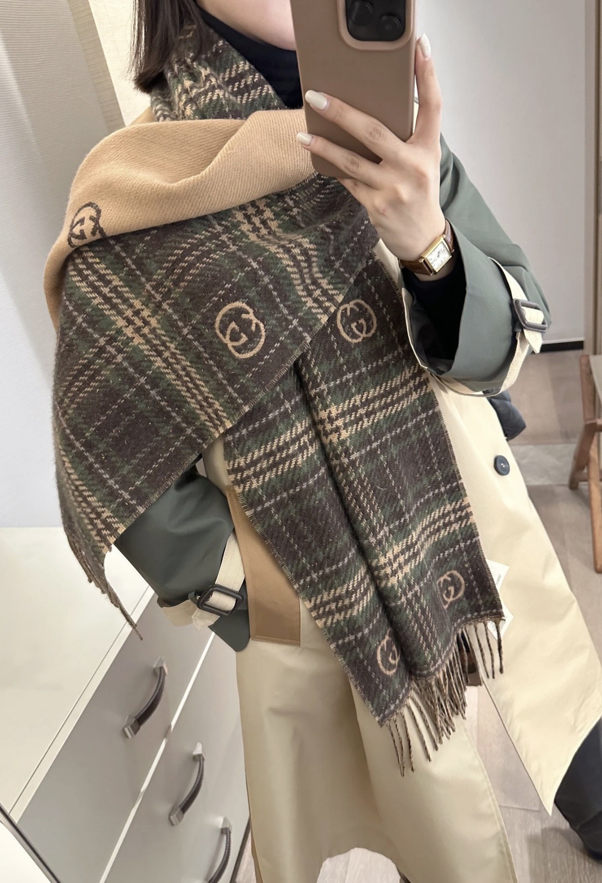 :1定制！代购级别！最新双面两用围巾，GG标识作为Gucci颇具代表性的传统精髓，始终与系列密不可分，以