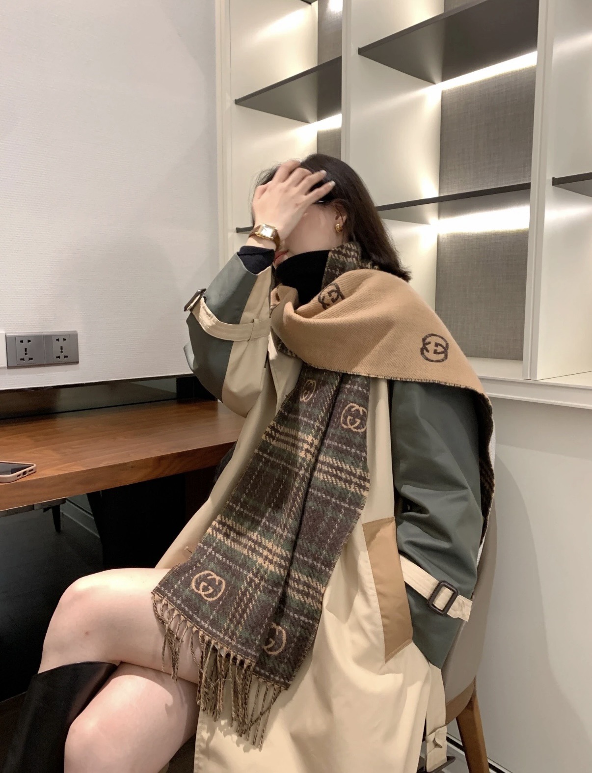 :1定制！代购级别！最新双面两用围巾，GG标识作为Gucci颇具代表性的传统精髓，始终与系列密不可分，以