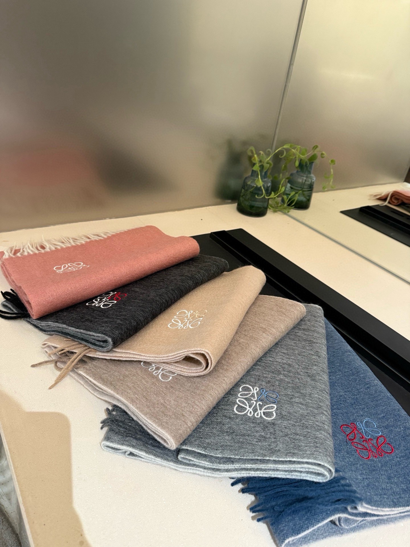 P罗意威。【男女围巾】怒赞自留，难得的高端男款！家属福利！非常正的围巾~面料大爱，非常柔软细腻舒服，轻度