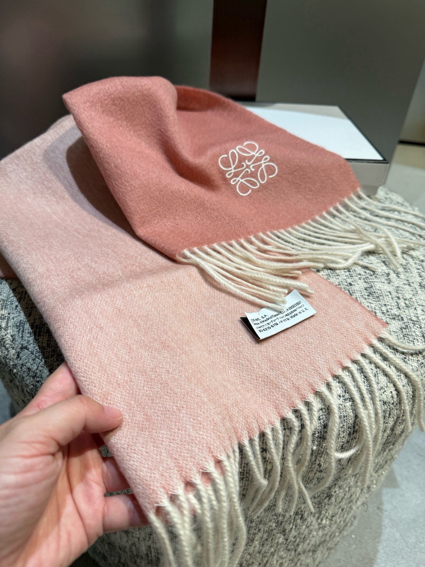 P罗意威。【男女围巾】怒赞自留，难得的高端男款！家属福利！非常正的围巾~面料大爱，非常柔软细腻舒服，轻度