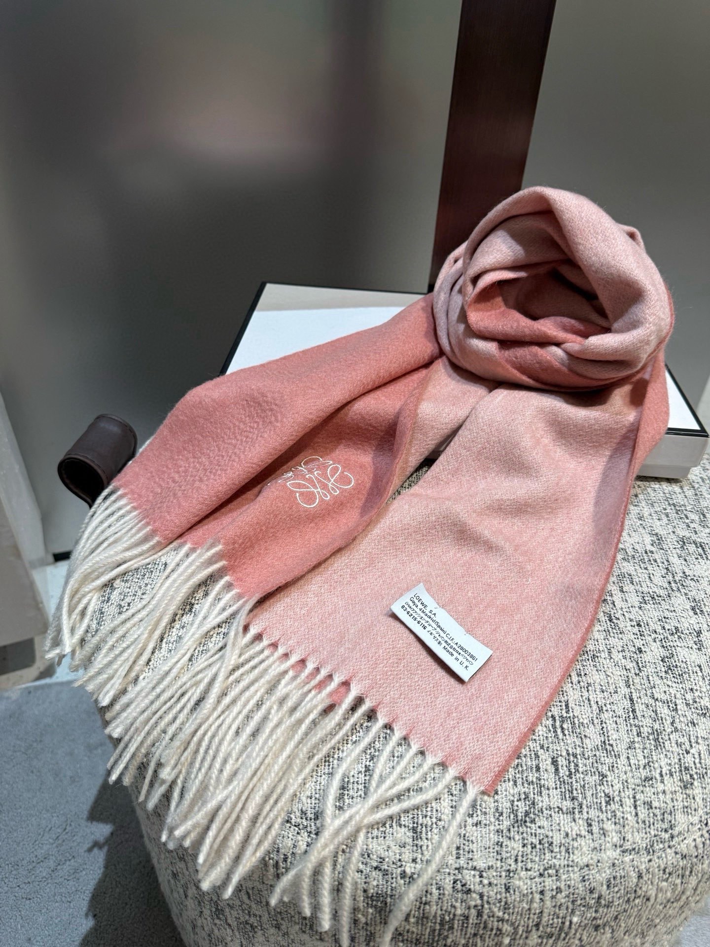 P罗意威。【男女围巾】怒赞自留，难得的高端男款！家属福利！非常正的围巾~面料大爱，非常柔软细腻舒服，轻度