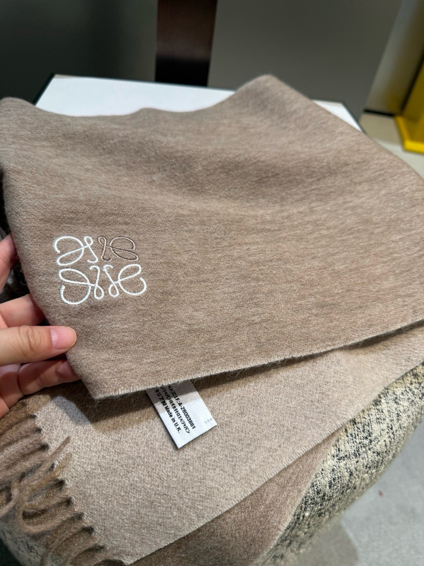 P罗意威。【男女围巾】怒赞自留，难得的高端男款！家属福利！非常正的围巾~面料大爱，非常柔软细腻舒服，轻度