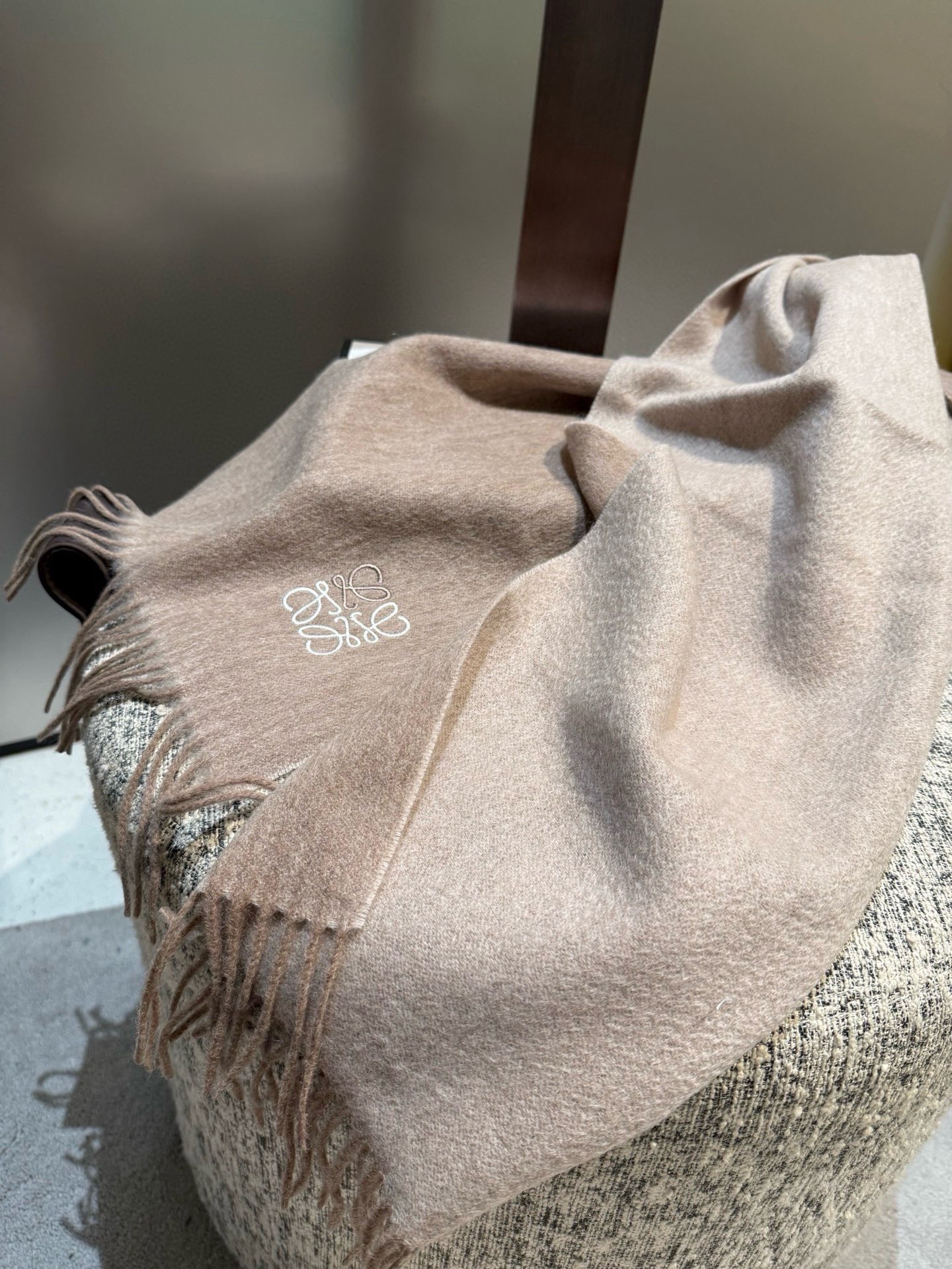 P罗意威。【男女围巾】怒赞自留，难得的高端男款！家属福利！非常正的围巾~面料大爱，非常柔软细腻舒服，轻度