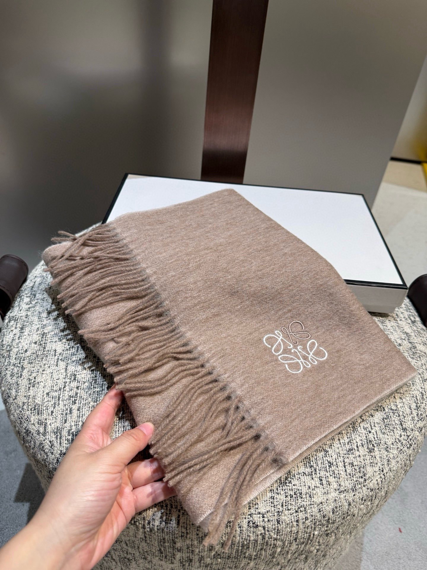 P罗意威。【男女围巾】怒赞自留，难得的高端男款！家属福利！非常正的围巾~面料大爱，非常柔软细腻舒服，轻度