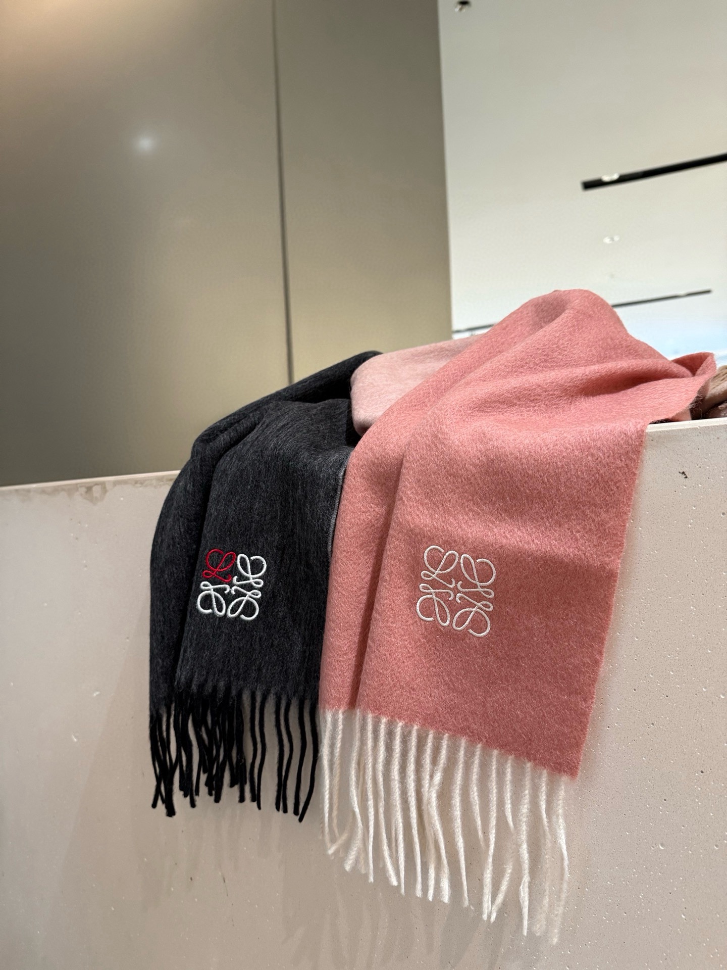 P罗意威。【男女围巾】怒赞自留，难得的高端男款！家属福利！非常正的围巾~面料大爱，非常柔软细腻舒服，轻度