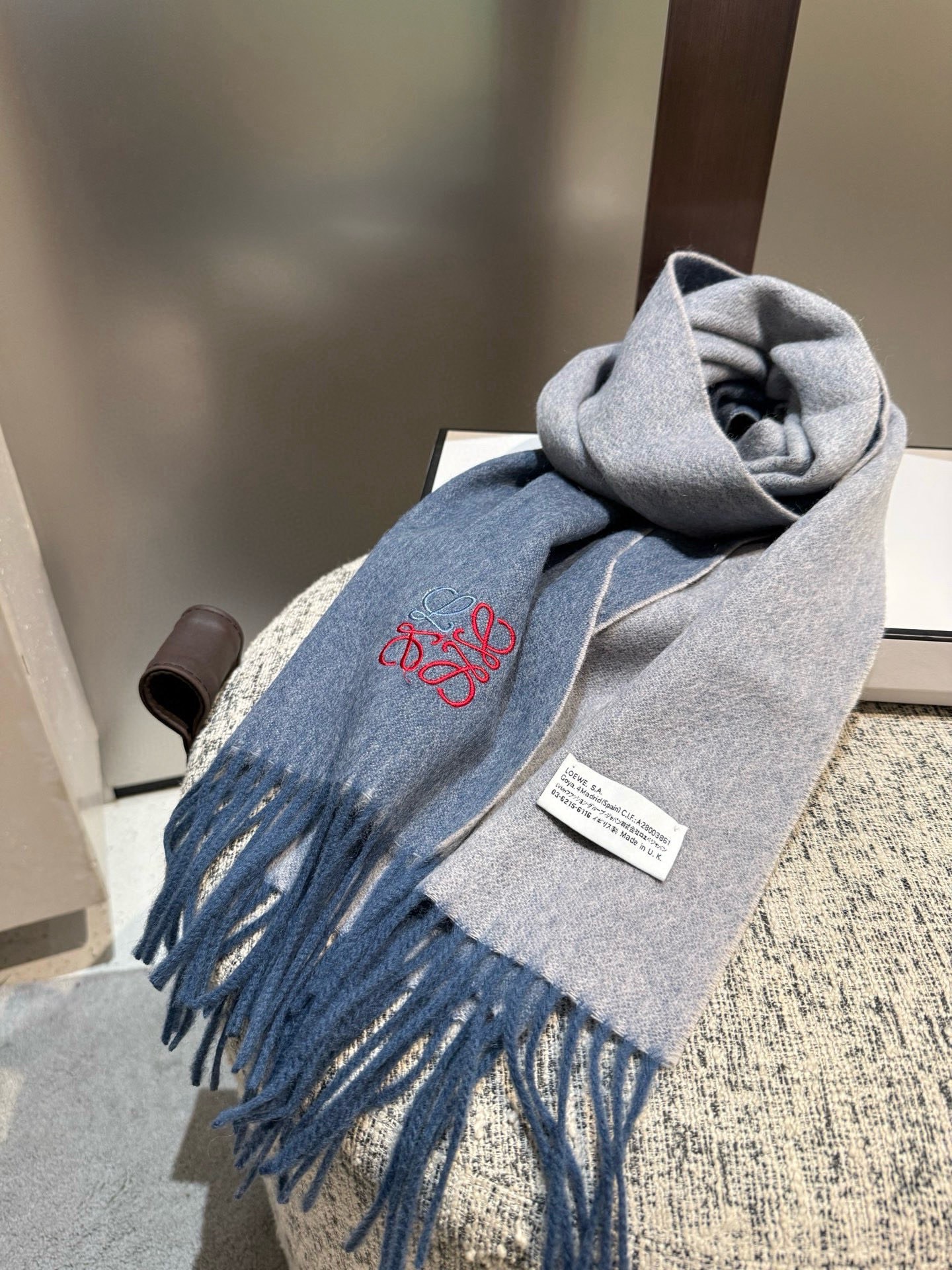 P罗意威。【男女围巾】怒赞自留，难得的高端男款！家属福利！非常正的围巾~面料大爱，非常柔软细腻舒服，轻度