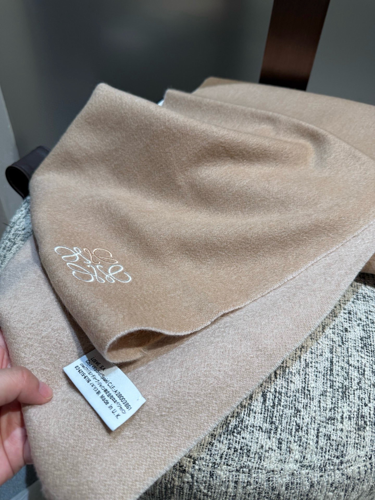 P罗意威。【男女围巾】怒赞自留，难得的高端男款！家属福利！非常正的围巾~面料大爱，非常柔软细腻舒服，轻度