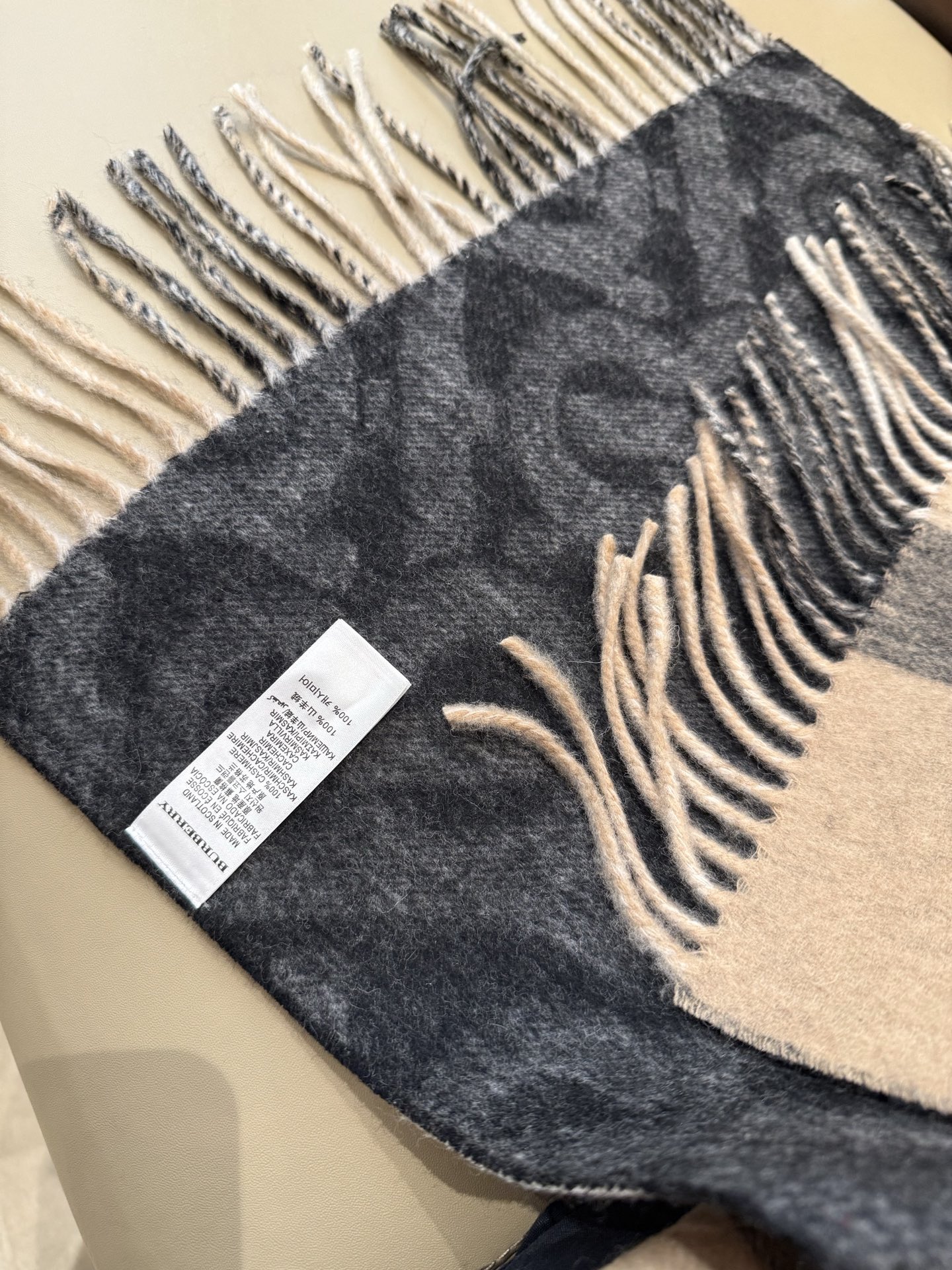 PTB 双面格子 B家最新款，全部采的原样回来做的，👍👍不论颜色🔝，原料 ，🔝手感 ，🔝标都做到了一致🏆