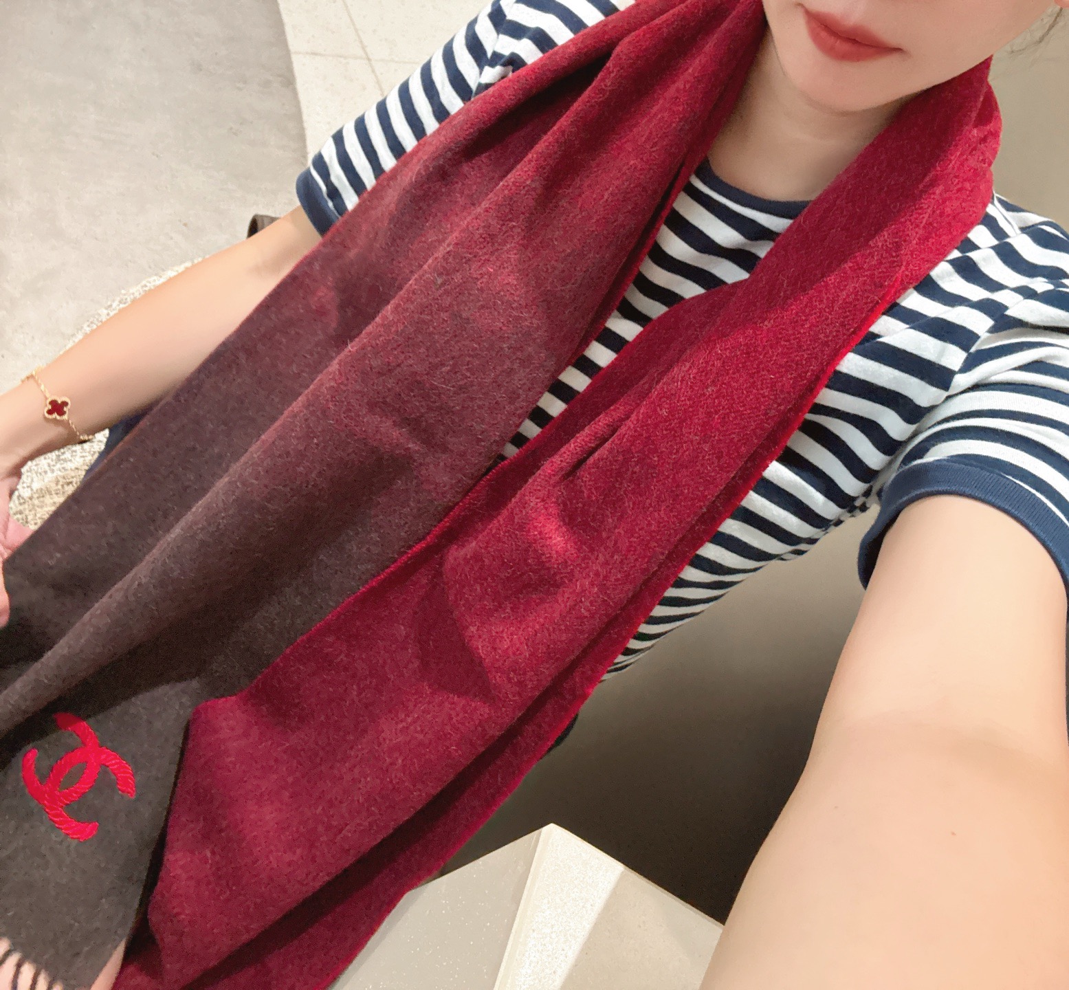 P香奈儿2025渐变色👍巴黎时装展商务女士通用双面羊绒围巾。代工厂臻选上乘的超细羊绒纤维 进行纯手工精梳