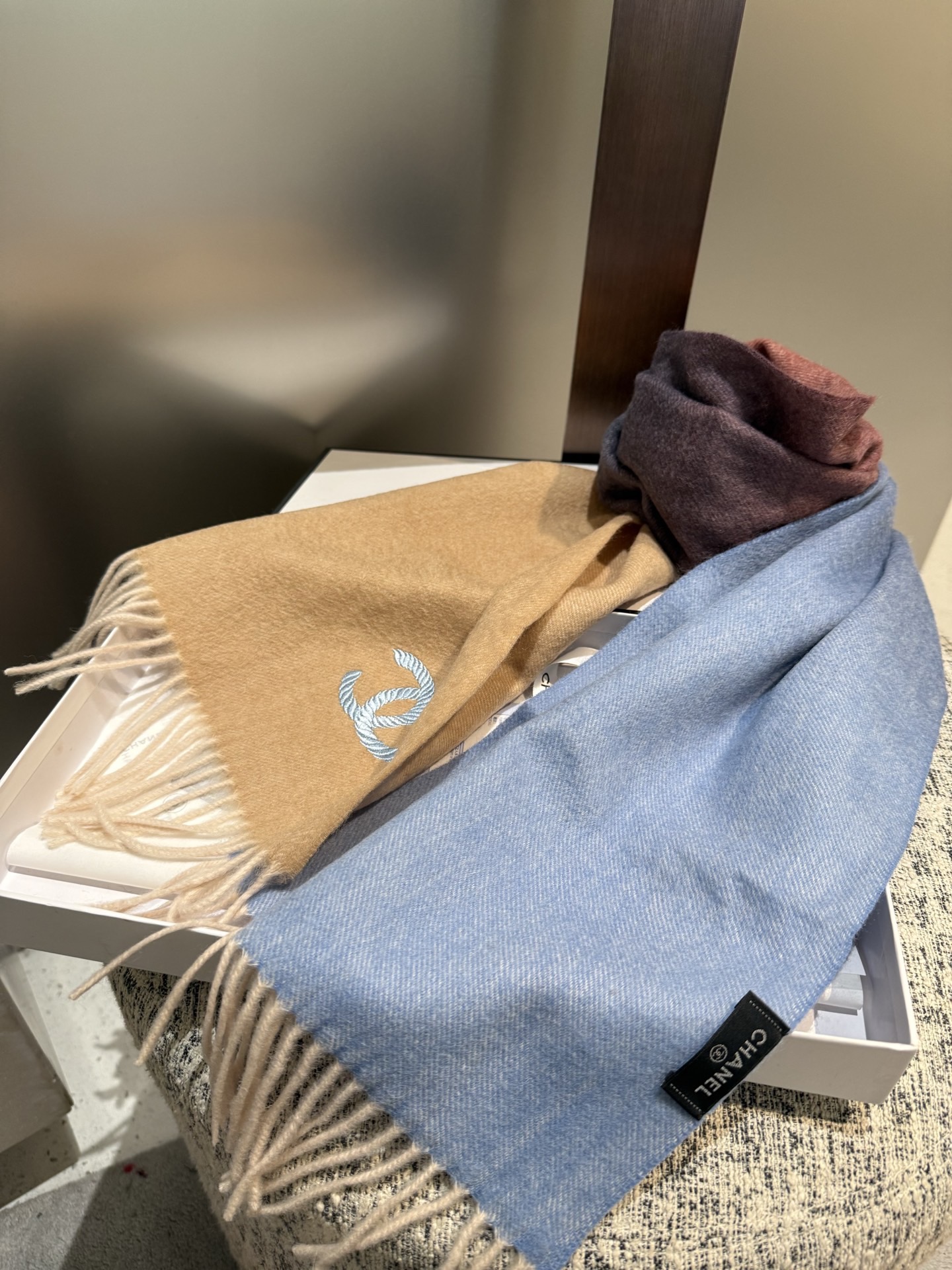 P香奈儿2025渐变色👍巴黎时装展商务女士通用双面羊绒围巾。代工厂臻选上乘的超细羊绒纤维 进行纯手工精梳